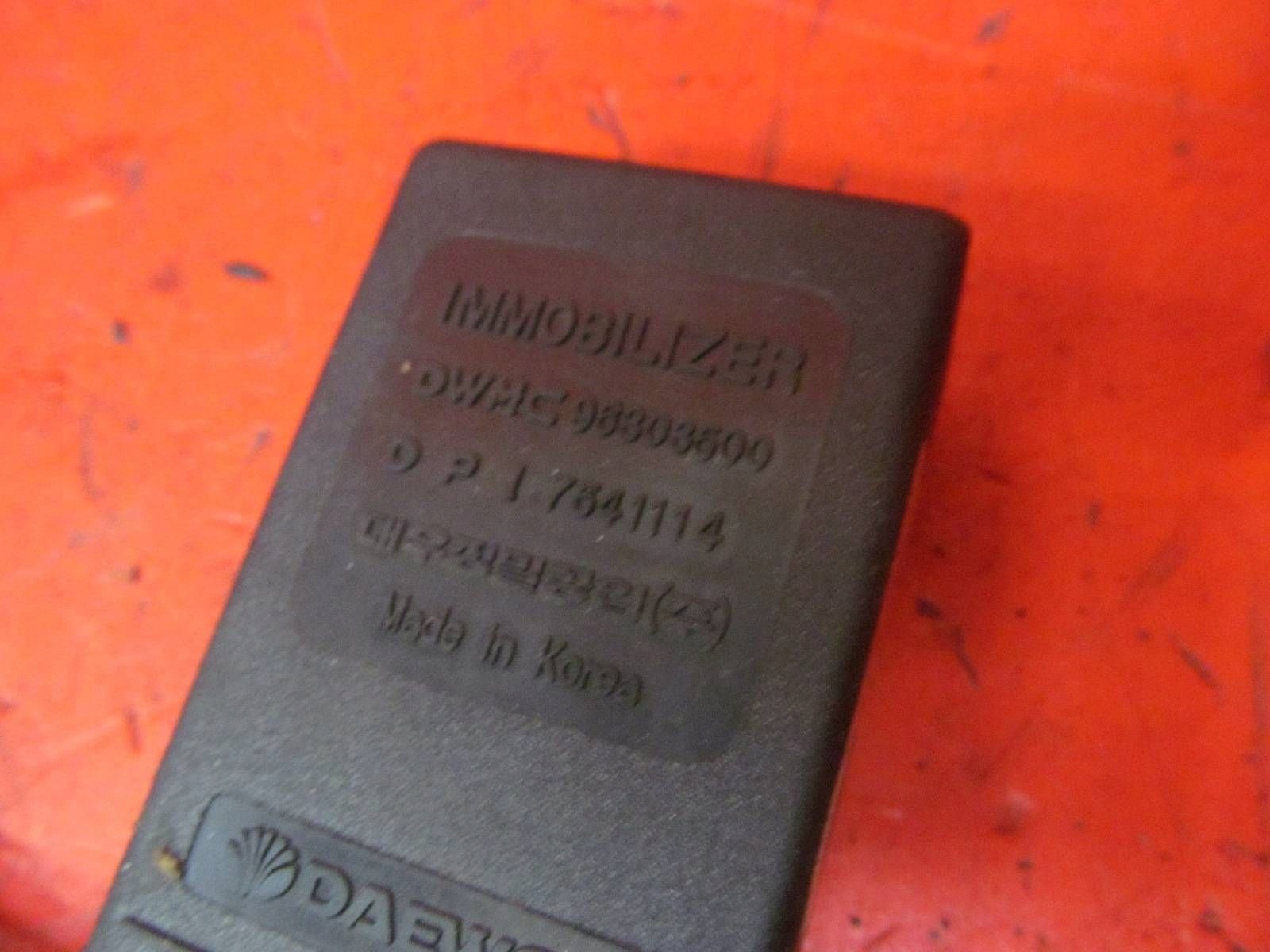 DAEWOO LANOS 97- ignition key 530825