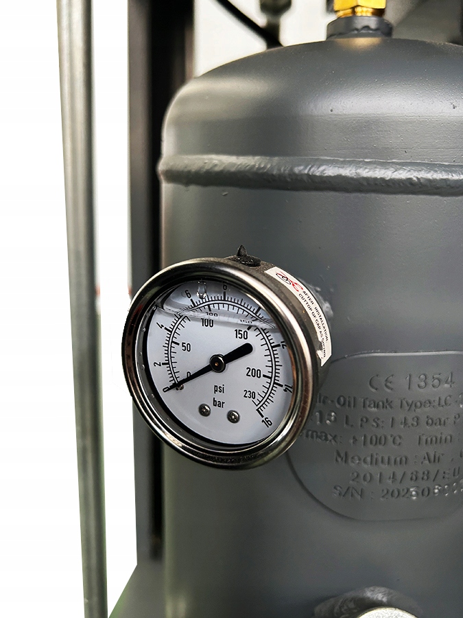 Kompresor śrubowy Kupczyk KKS 7,5/300 FD 850 l/min 5,5 KW Falownik Osuszacz Zasilanie sieciowe