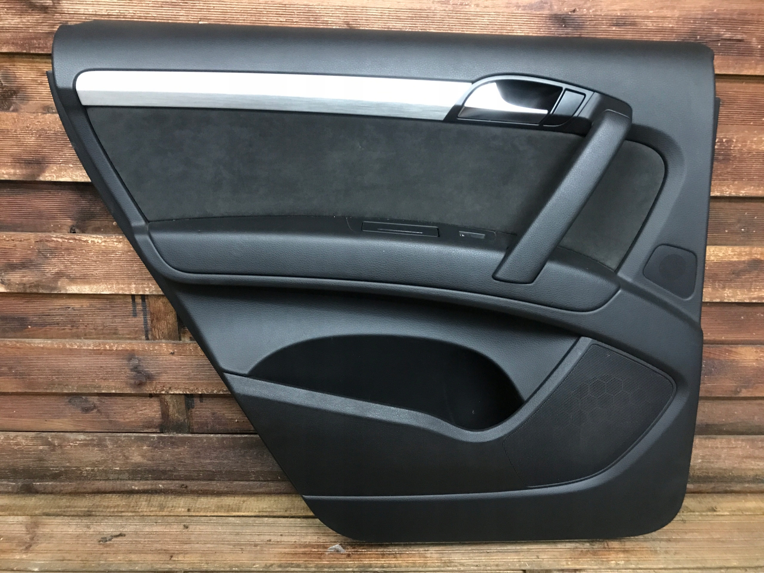 AUDI Q7 4L0 side upholstery left rear part 0332