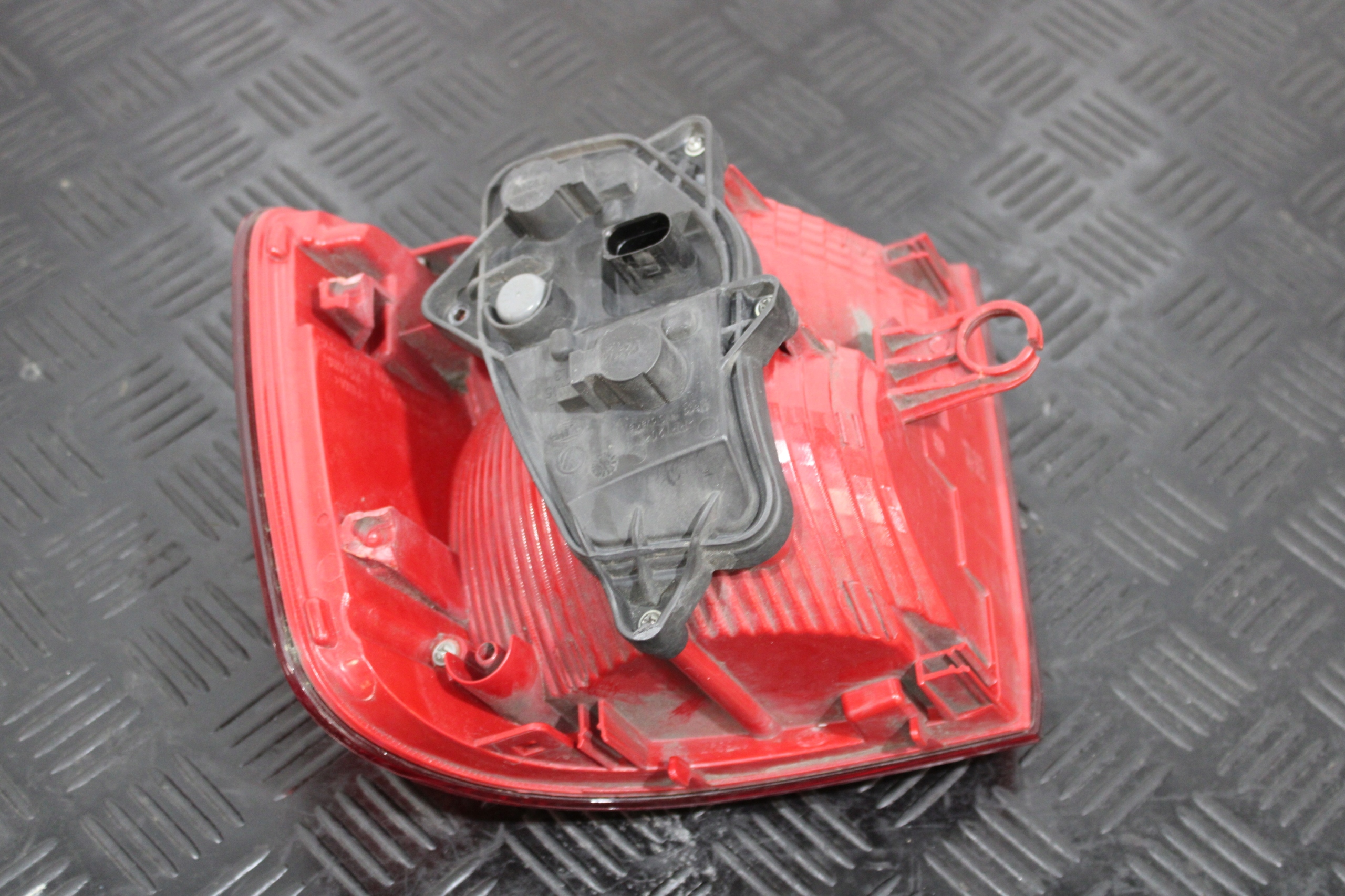 light left rear part rear VW TOURAN 1T3 1T0 LIFT