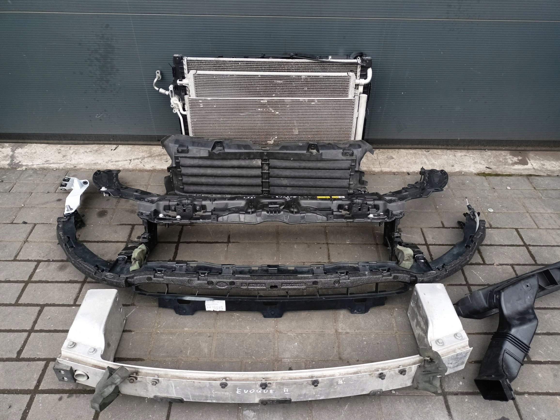 LAND ROVER RANGE ROVER EVOQUE II 2.0D L551 - PAS PRZEDNI CHŁODNICE BELKA