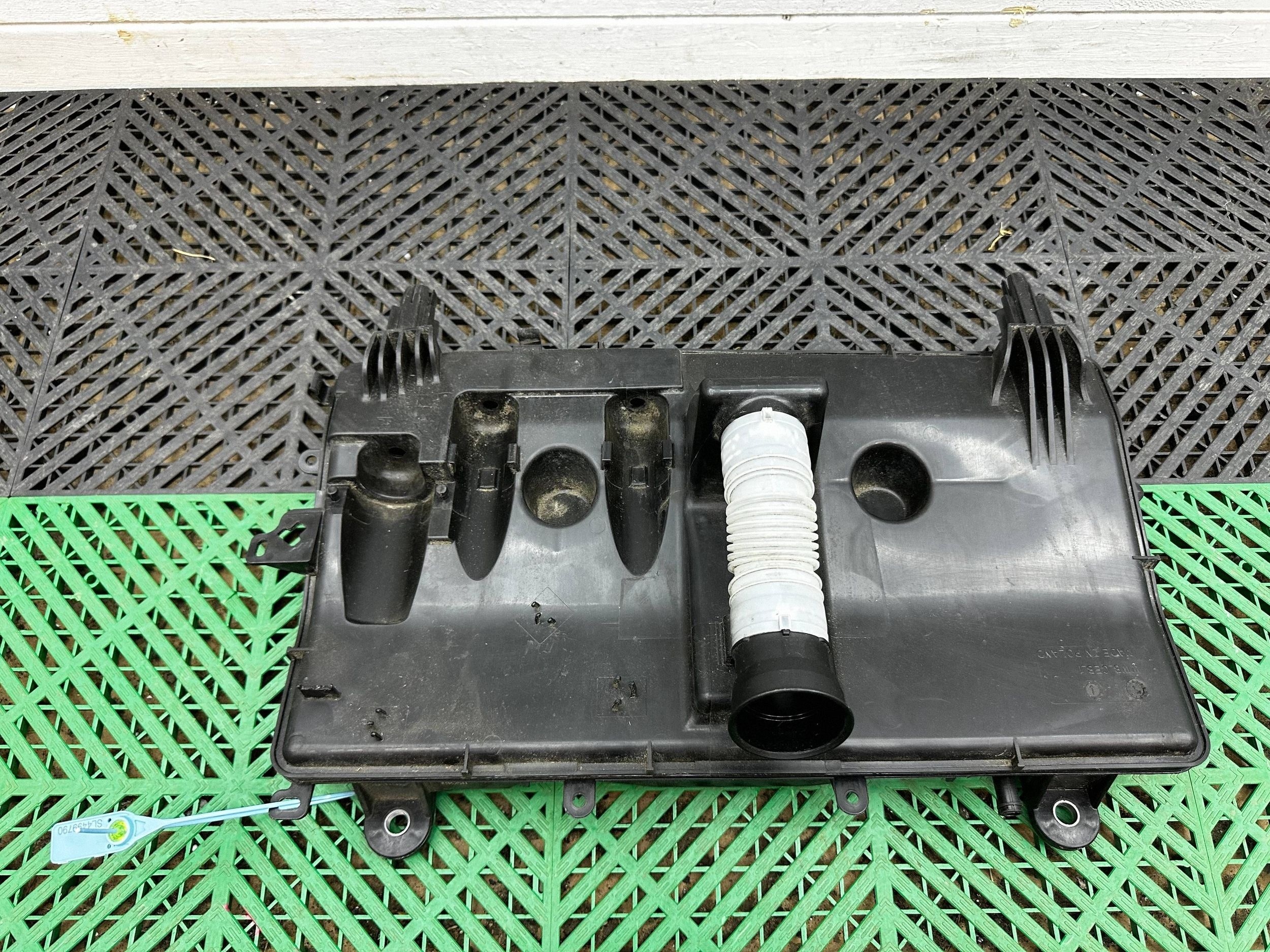 washer fluid tank BMW iX i20 9464014