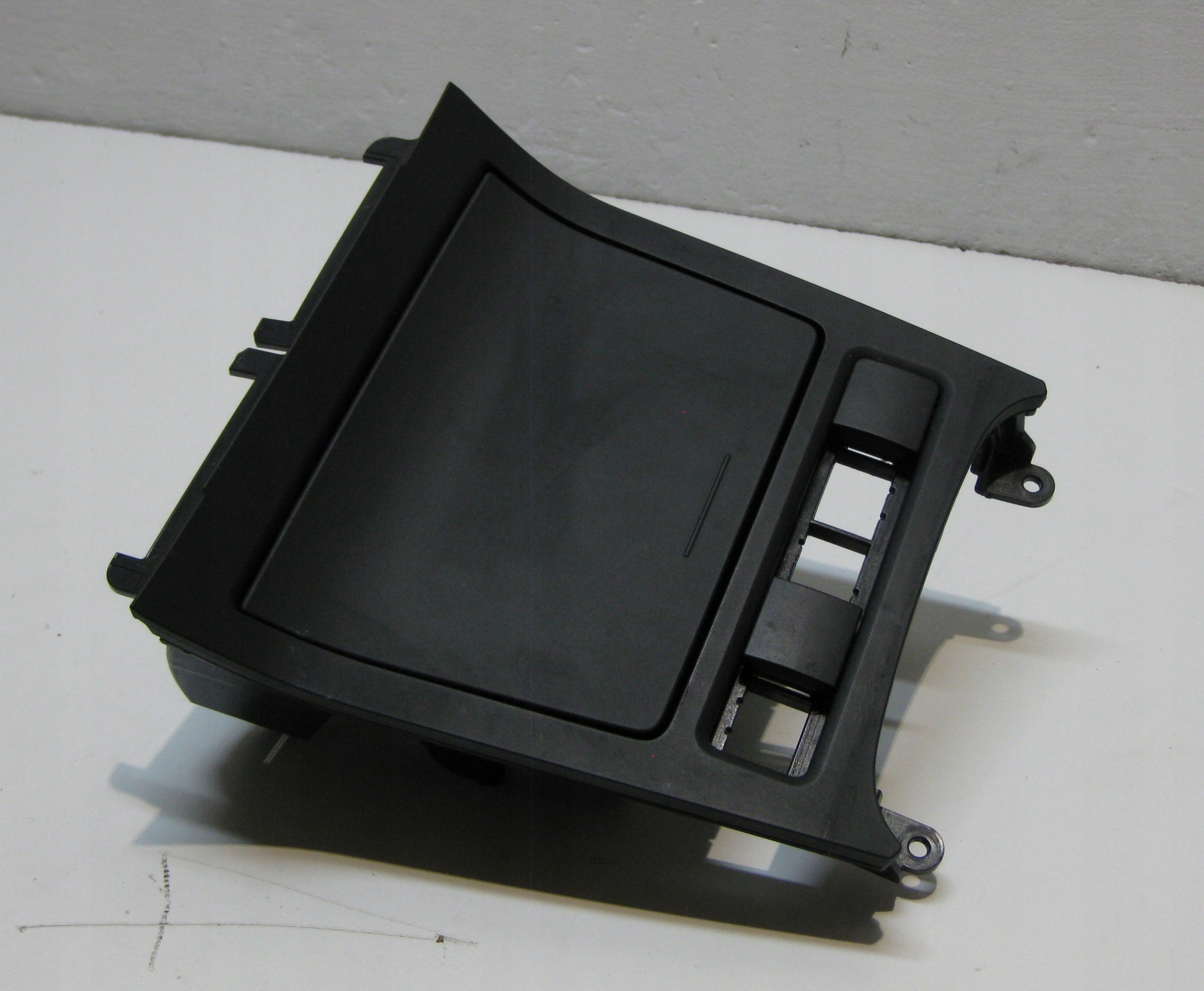 VW GOLF VI KOMBI 11R front ashtray passenger compartment PANEL frame 5K0863082B