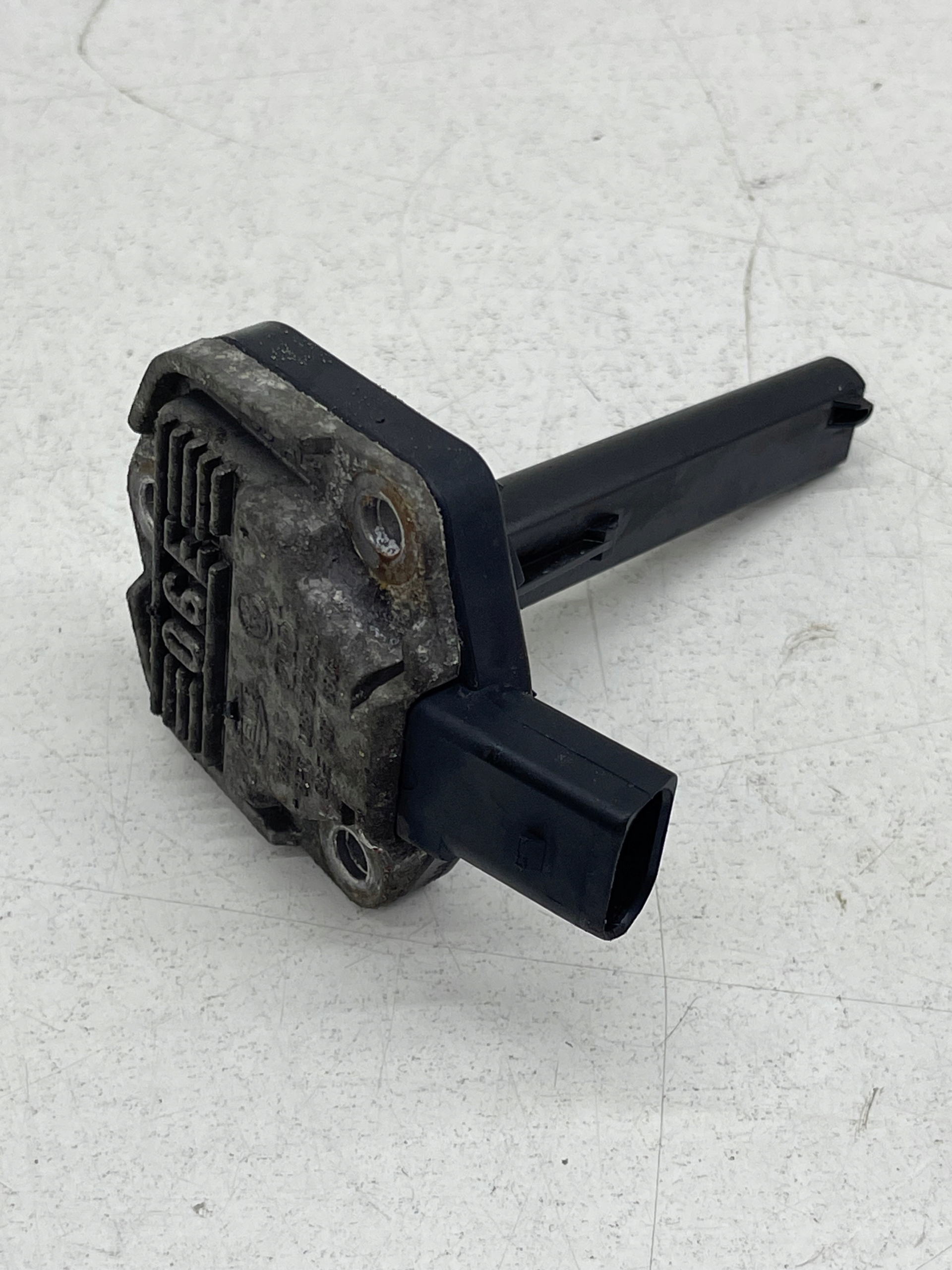 AUDI A8 D3 Q7 4L 4.2 TDI BTR czujnik poziomu oleju ORYGINAŁ SPRAWNY!