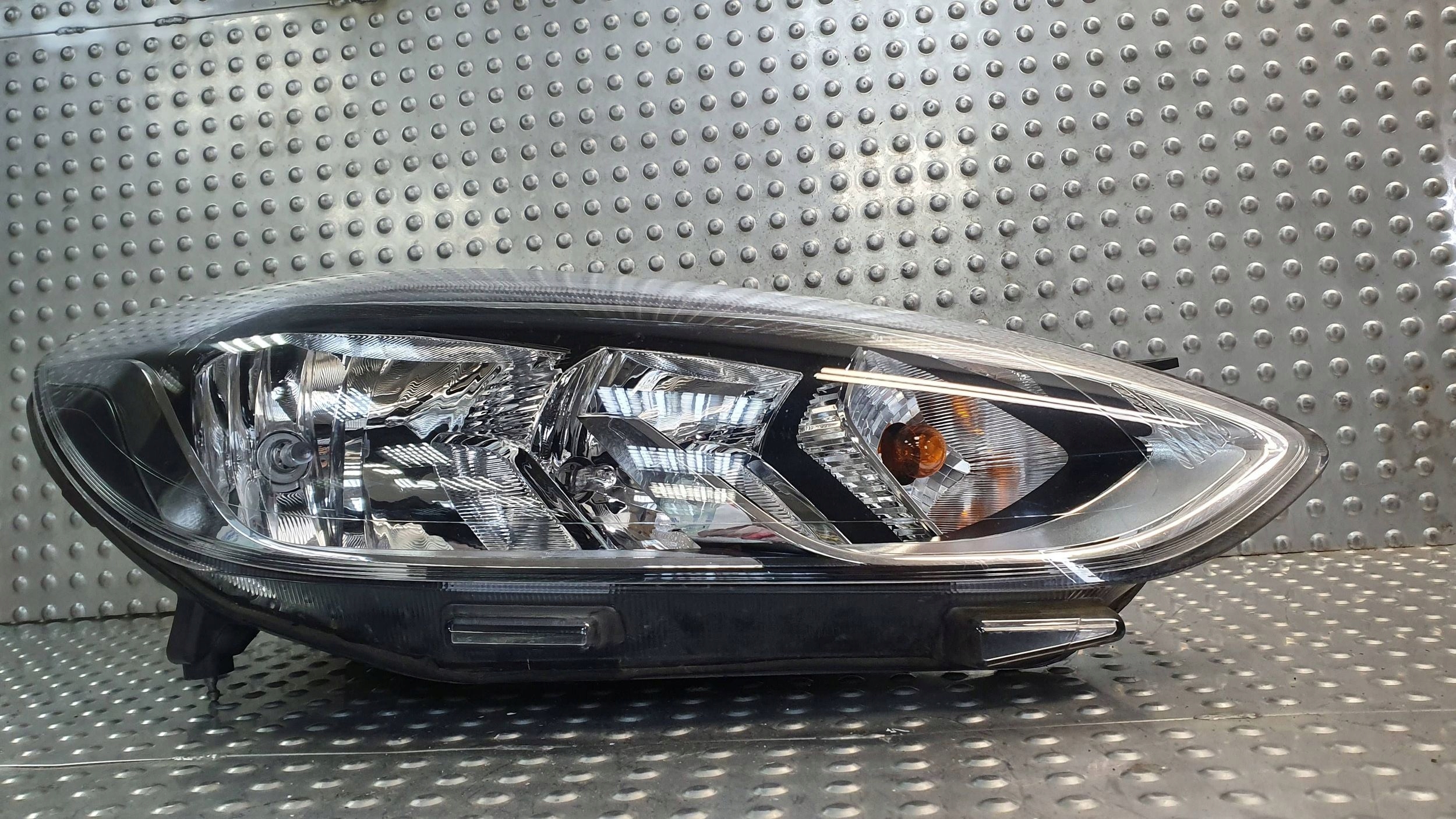light front right FORD FIESTA MK8 H1BB-13W029-AE 16