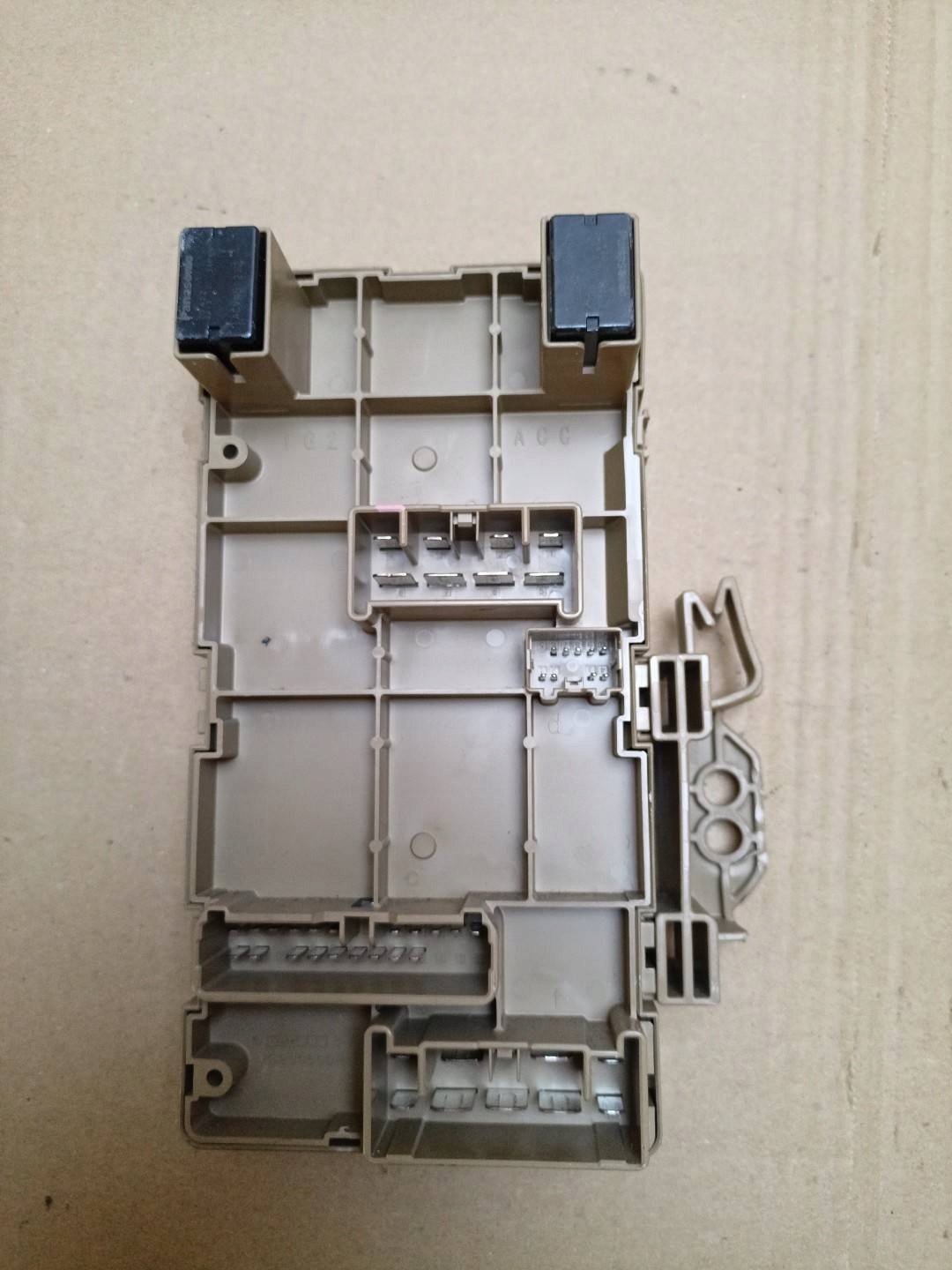 Module fusibles Subaru Forester 4 2nd facelift 2018 82201FJ211