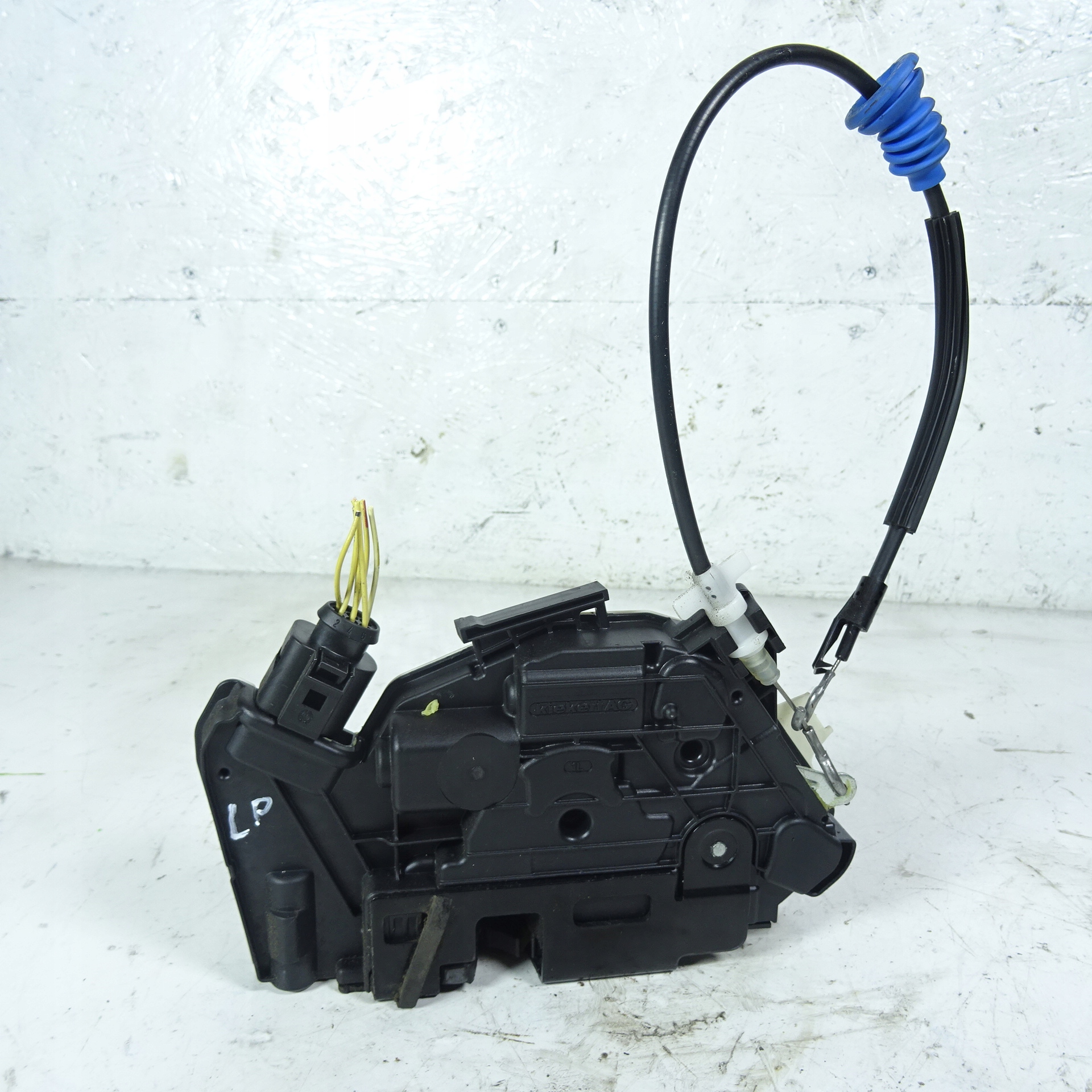 VW PASSAT CC lock door front left 5N2837015C