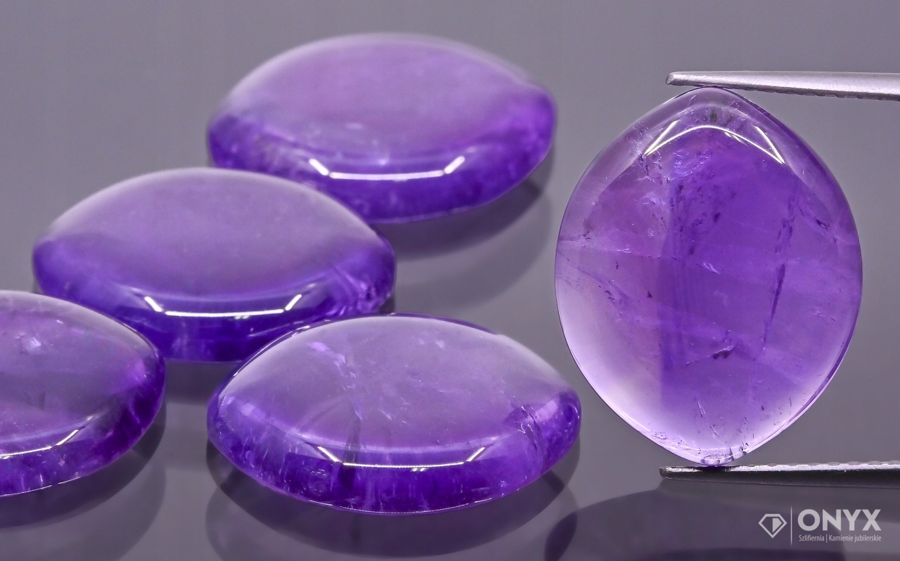 Ametyst konvexní mělká markýza 16x13 mm