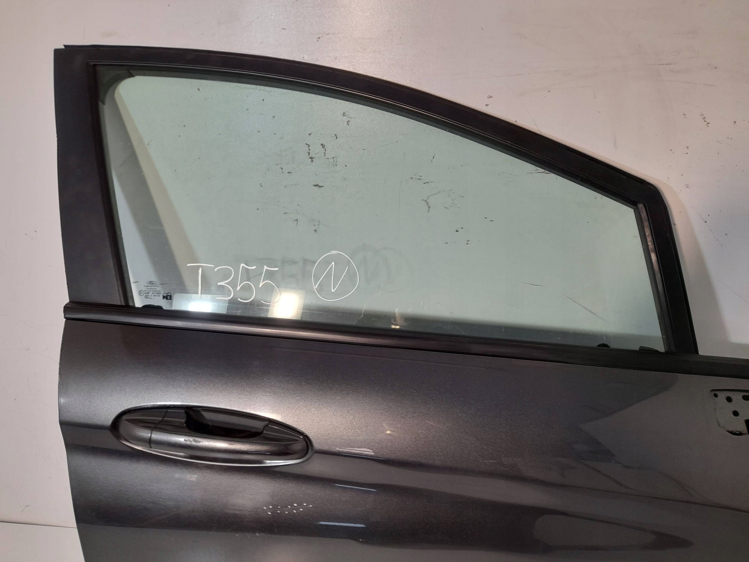 Ford Fiesta MK8 door front right (T355)