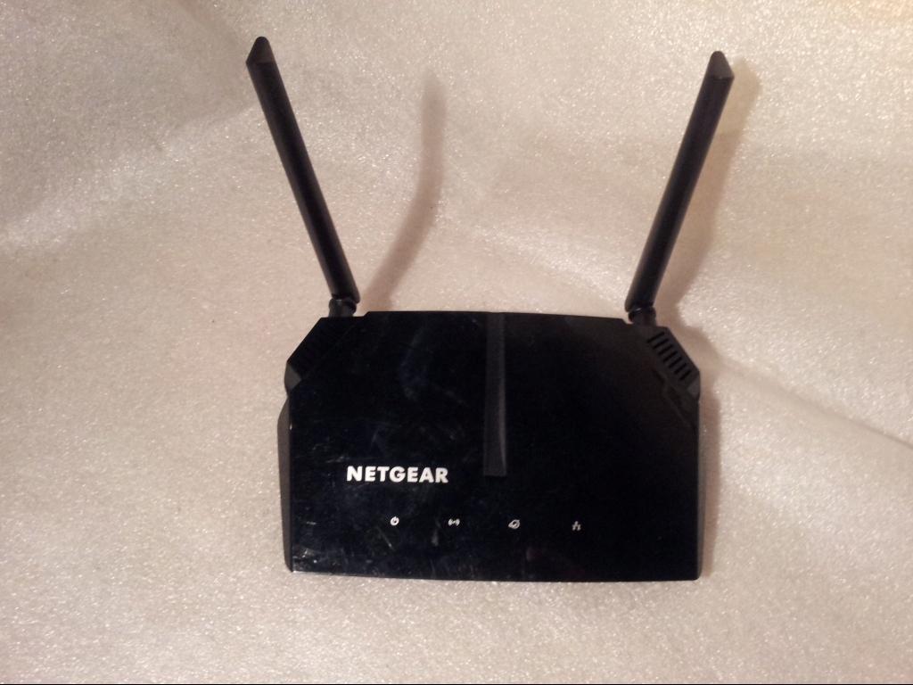 Router Netgear AC1000 R6080