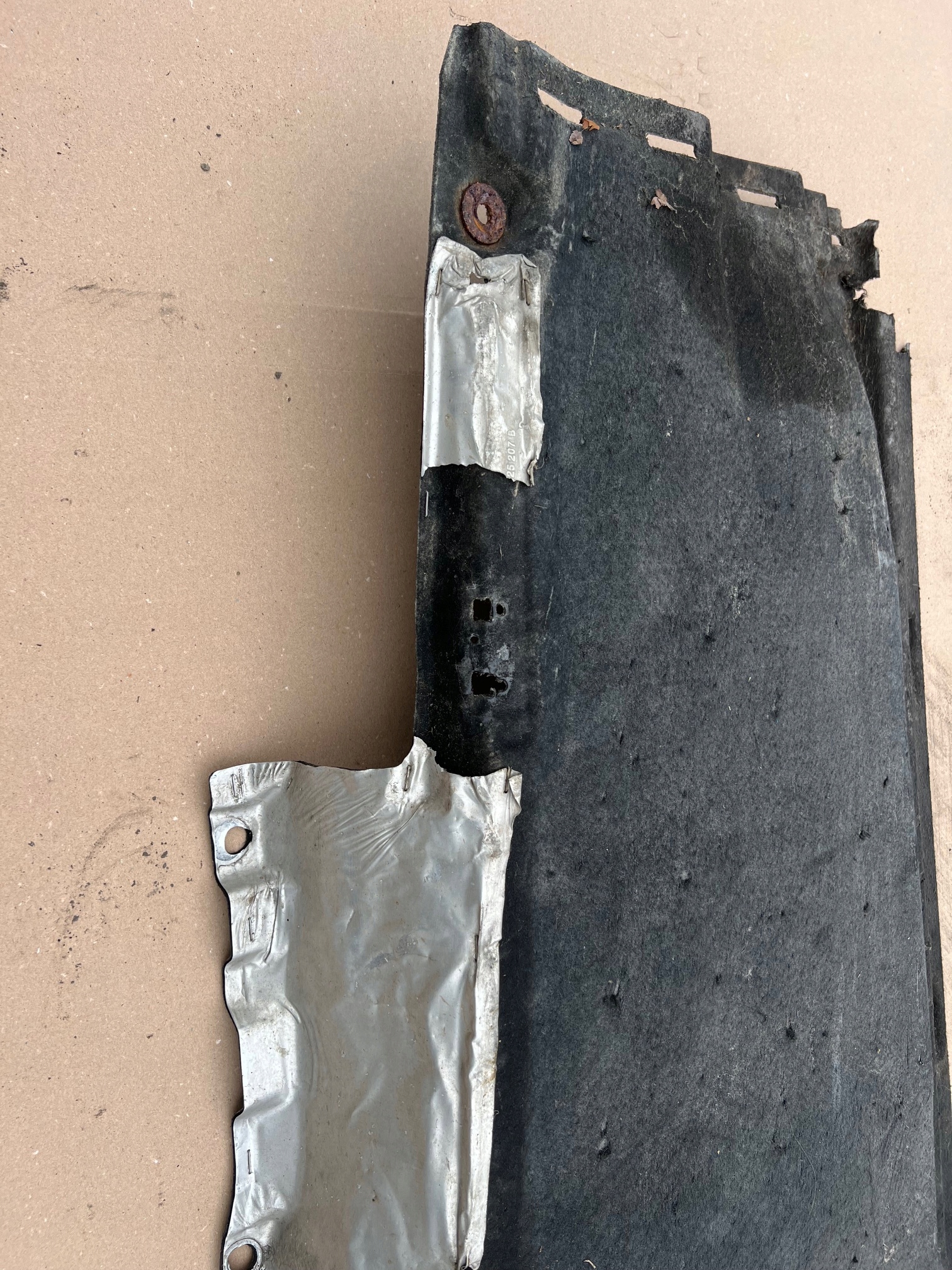 AUDI Q5 80A Blende Abdeckung abdeckung des Bodens Unterfahrschutz links 80A825207B