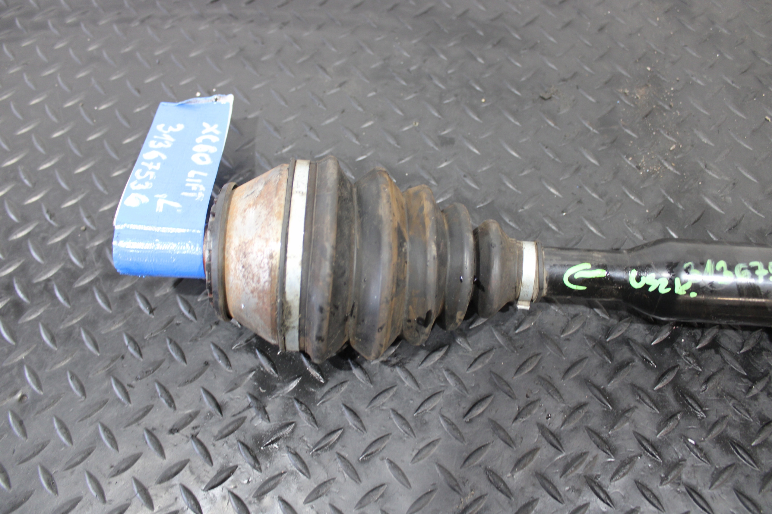 semi-axis semi-axis left front VOLVO XC60 LIFT 31367536