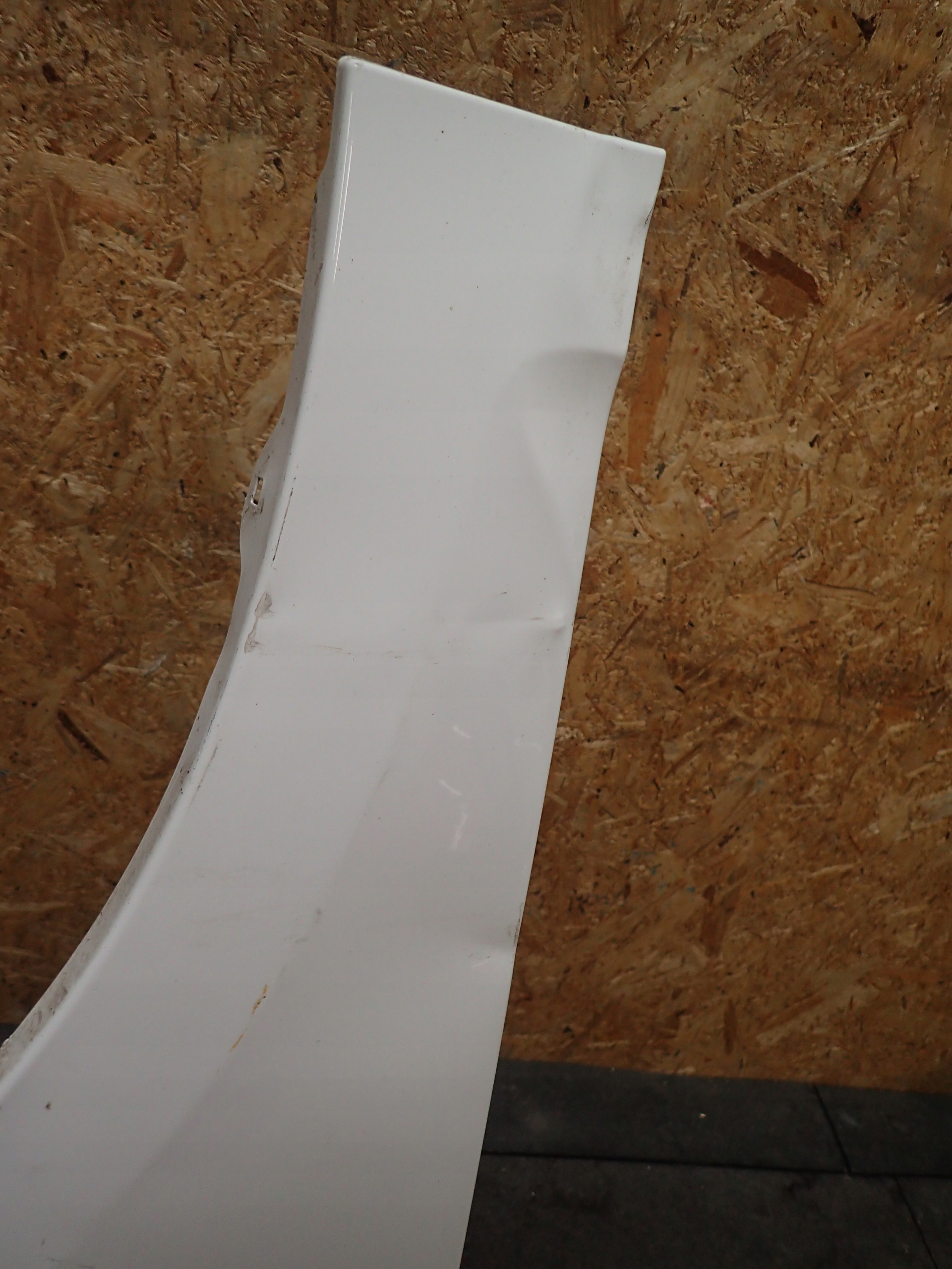 FENDER FRONT RIGHT VW CADDY 2K7 20