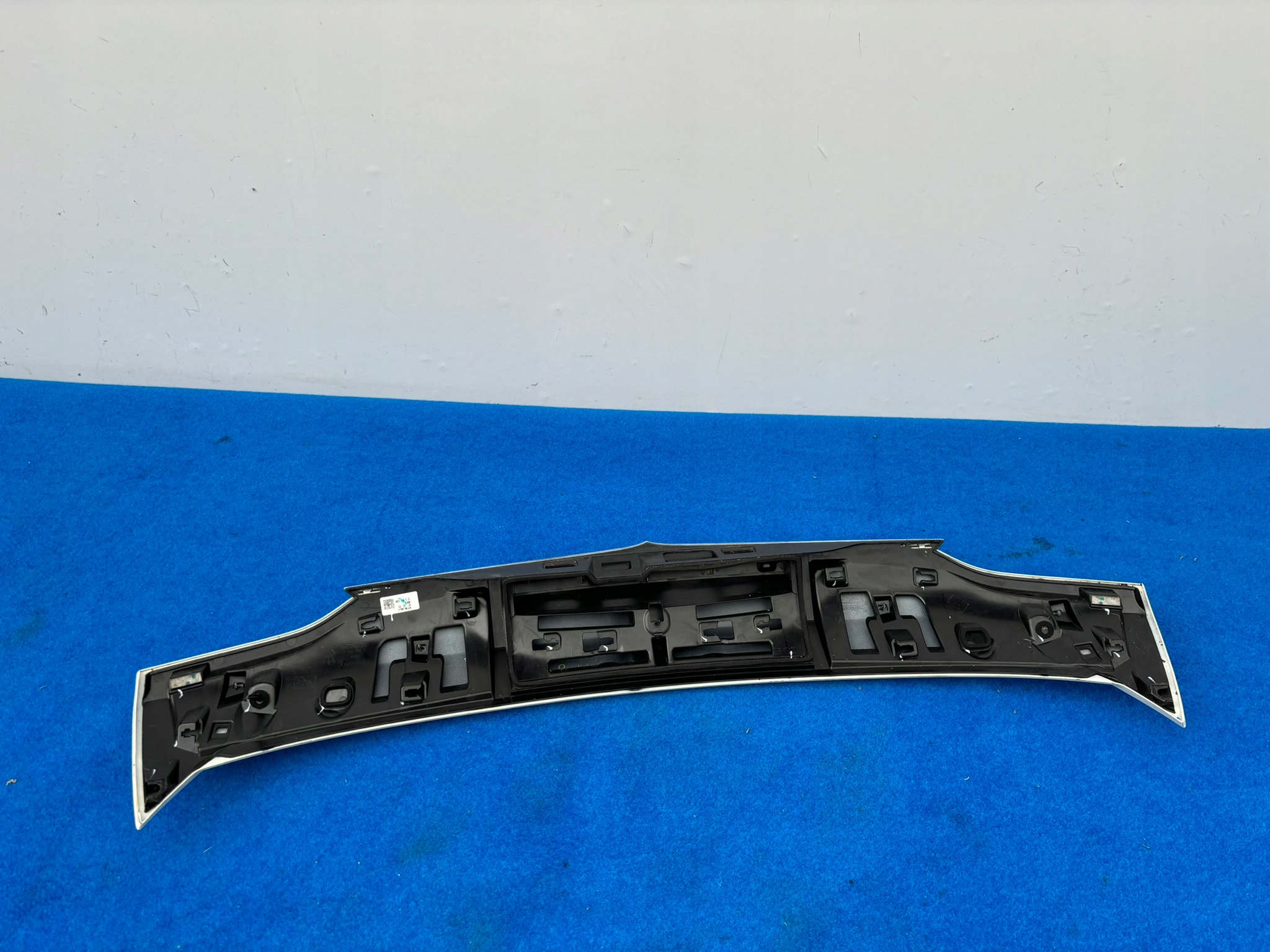 MASERATI LEVANTE COUVERTURE DU CAPOT ARRIÈRE SPOILER COUVERTURE 670042733 MDF155