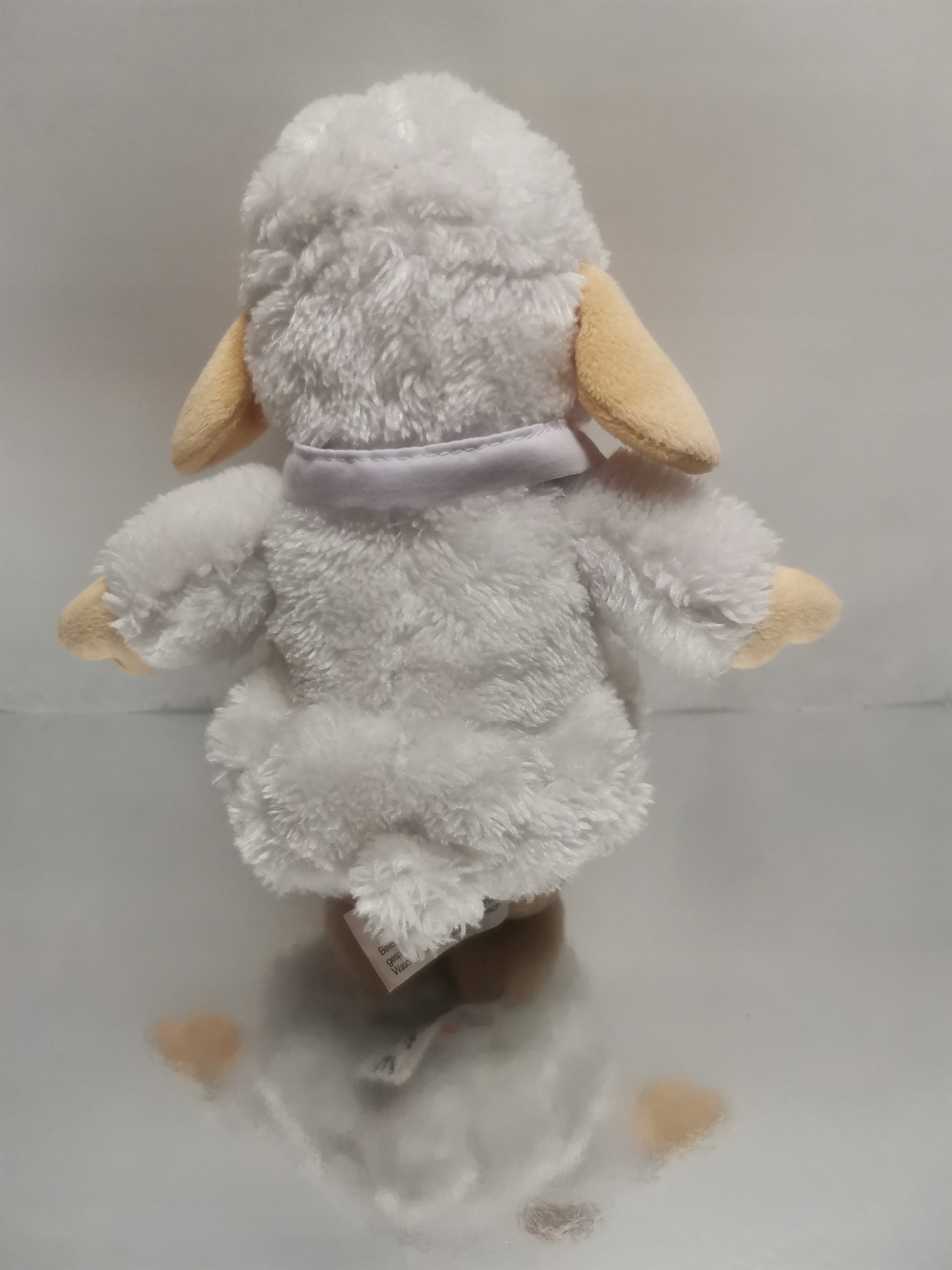 KINDER owieczka w śliniaczku maskotka biała owca Marka Ferrero