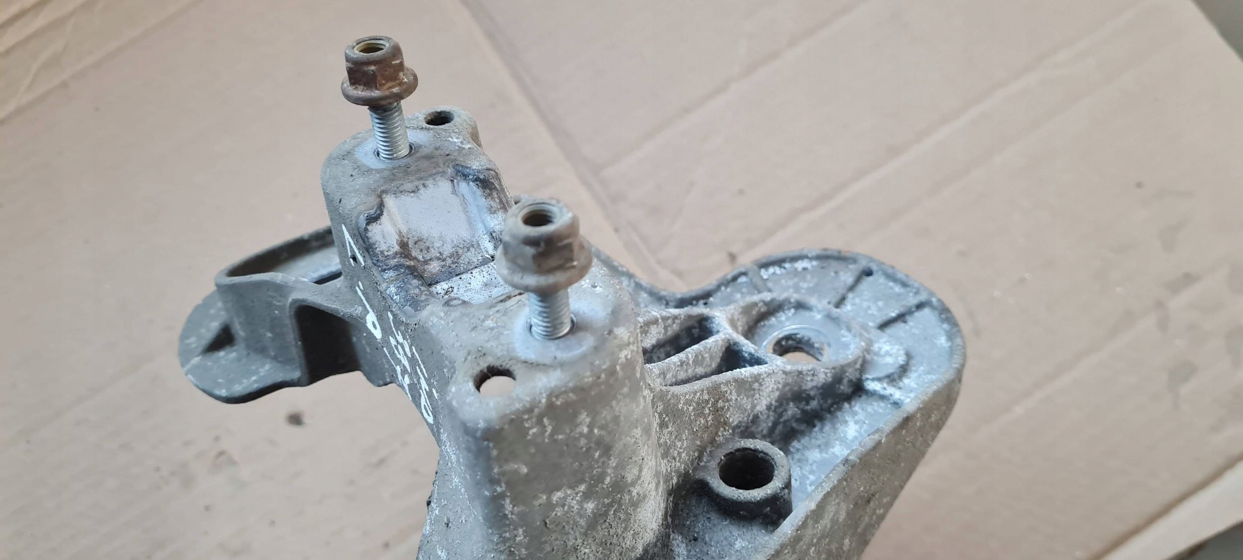 A6 C6 LIFT bracket holder holder of the engine left front 2.0 TDI 4F0199351AG