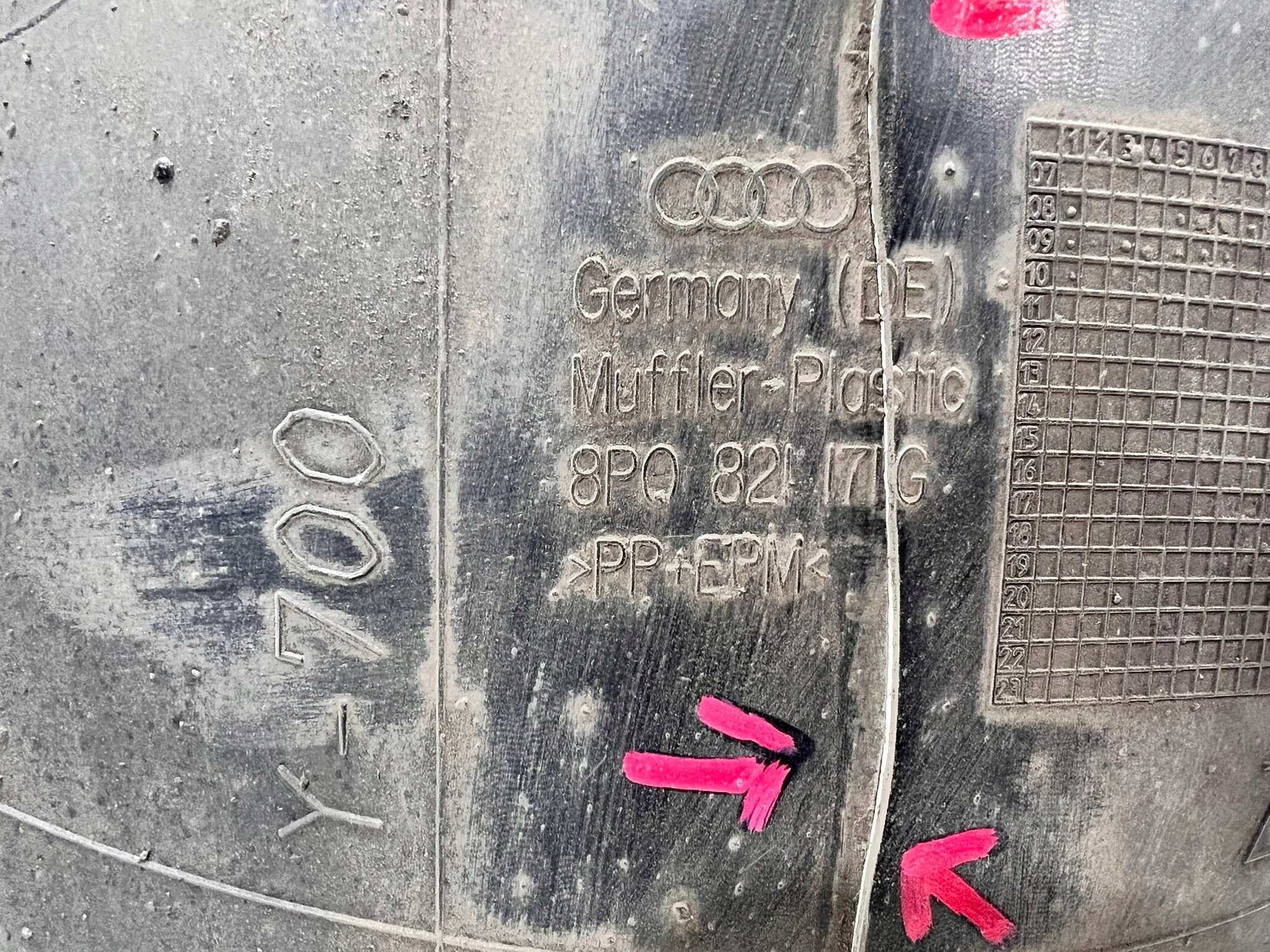 mudguard plastic left front AUDI A3 8P 8P0821171G 10/26