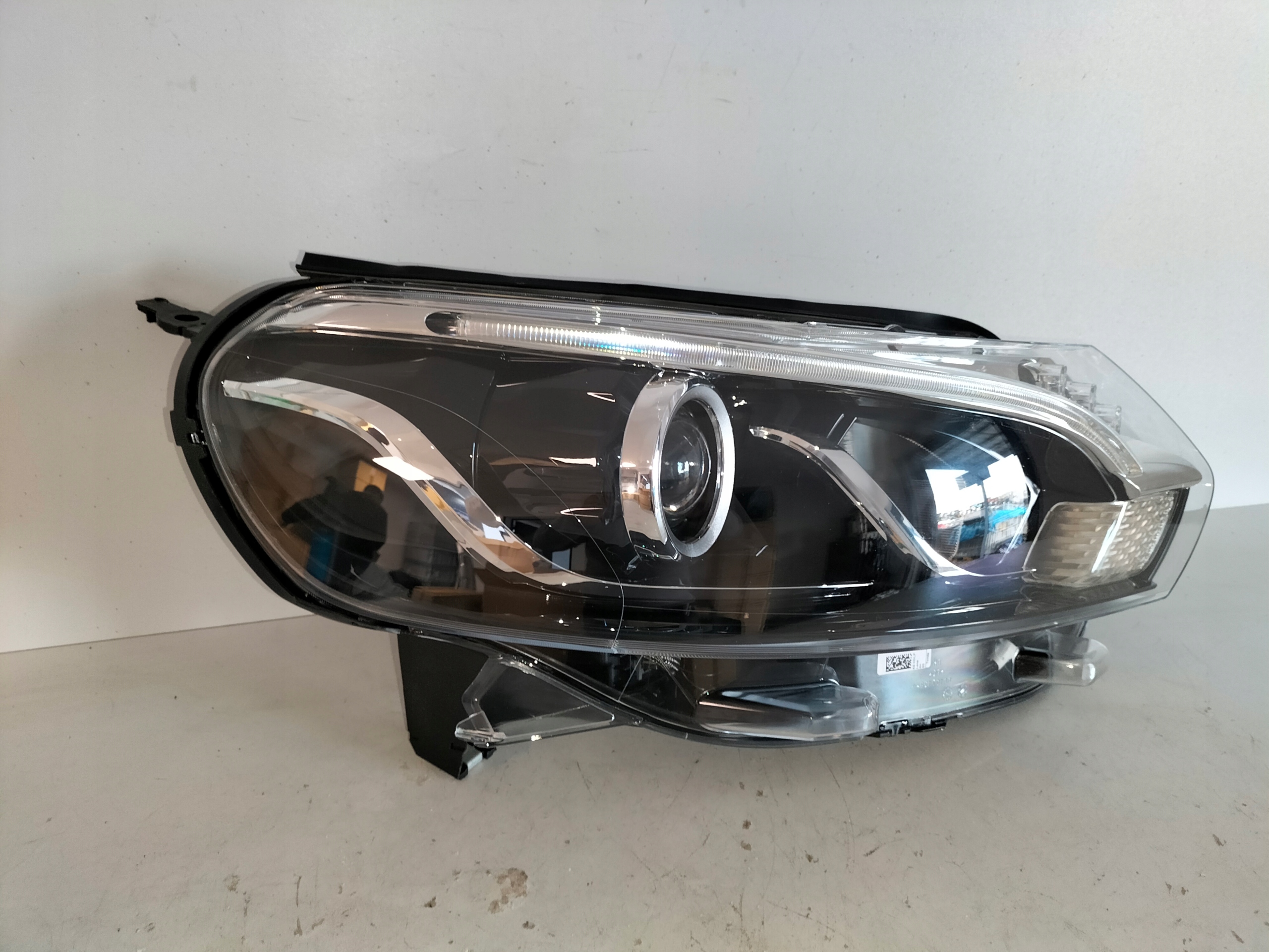 light front reflektor right TOYOTA PROACE II 16- XENON