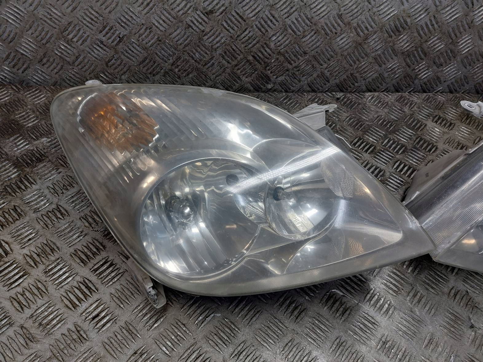light left front + right front TOYOTA COROLLA VERSO and