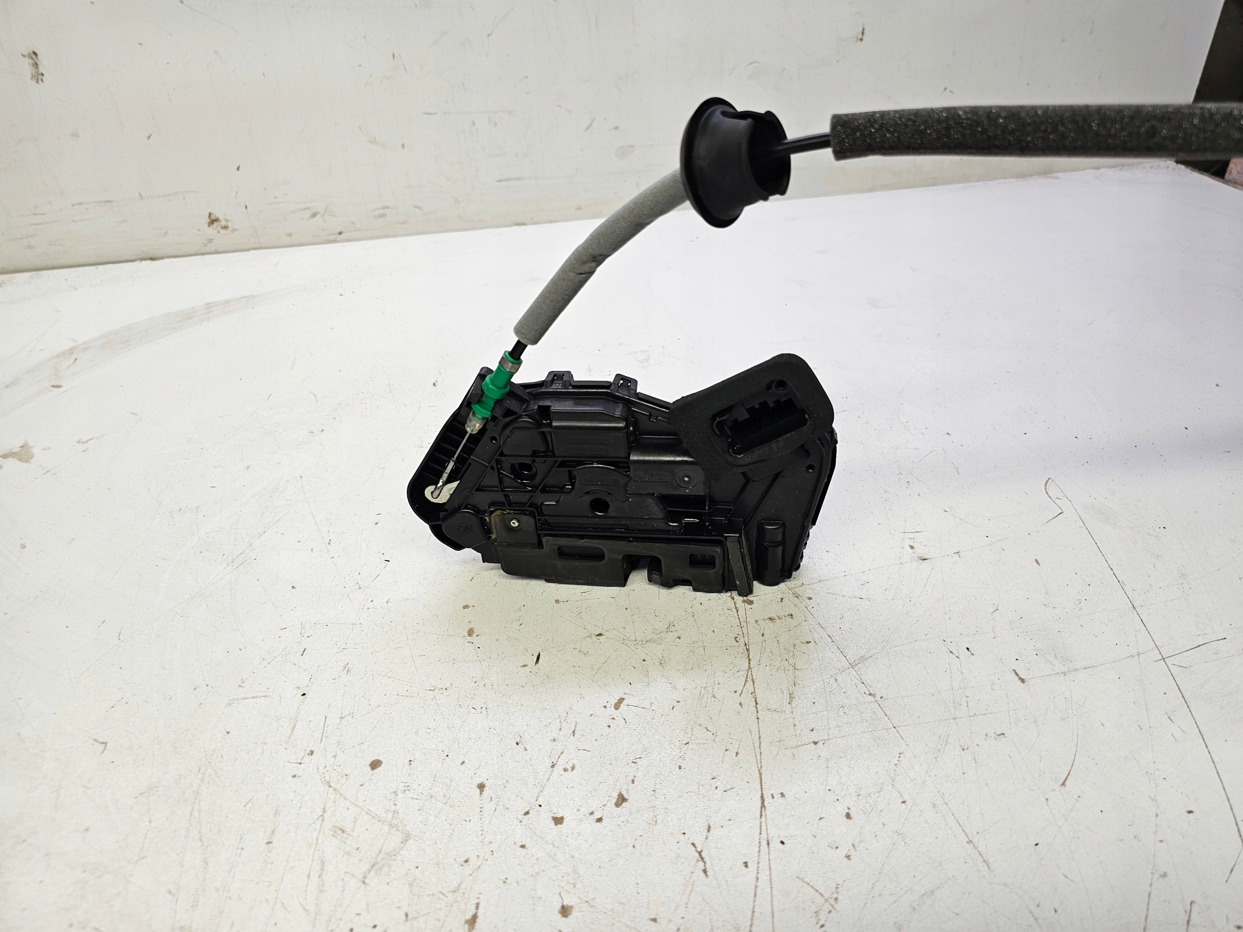 lock door right front AUDI Q3 F3 5TB837016A