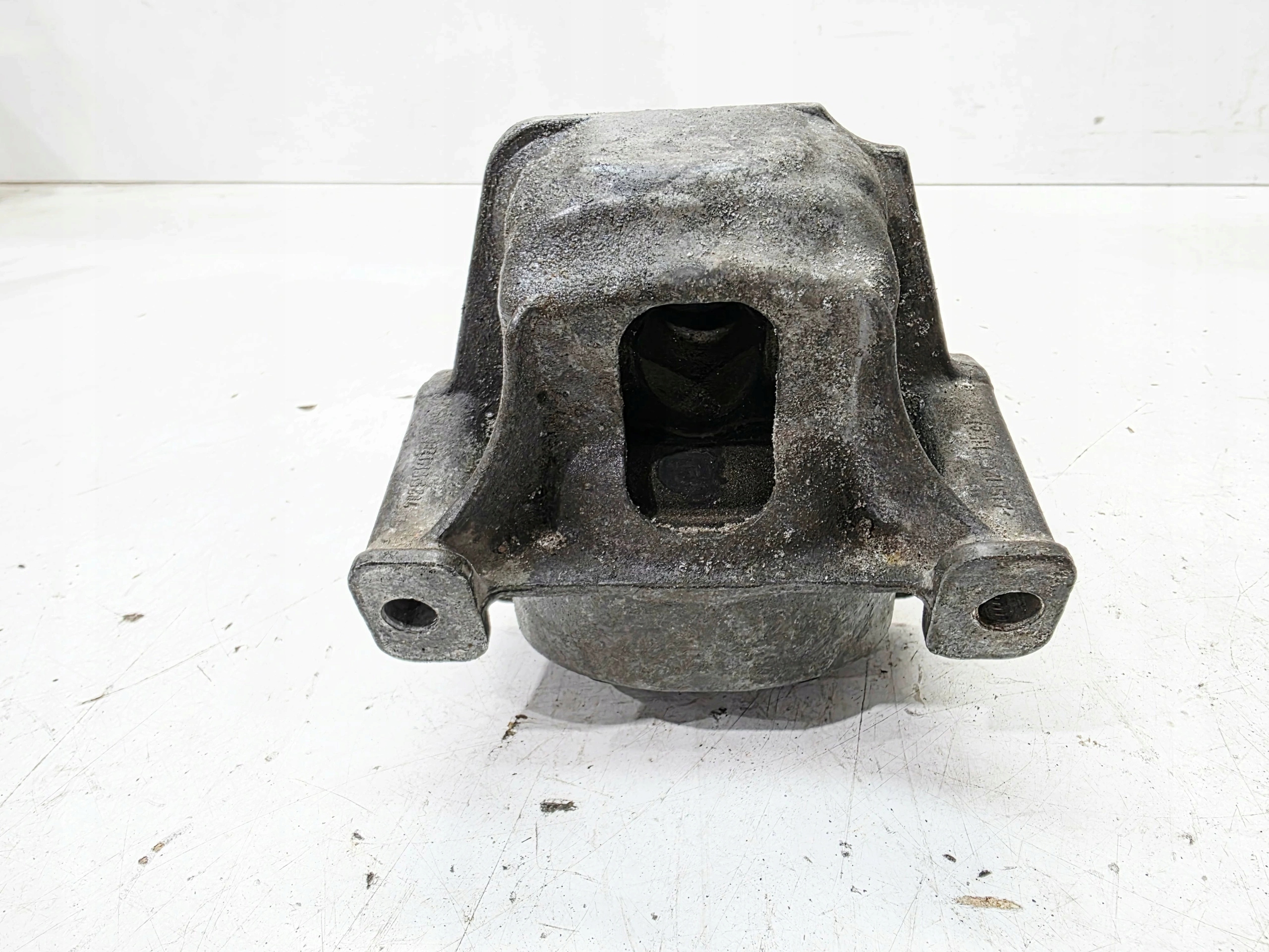engine mount without of the sensor AUDI A4 B8 A5 8T Q5 8R 8K0199381A