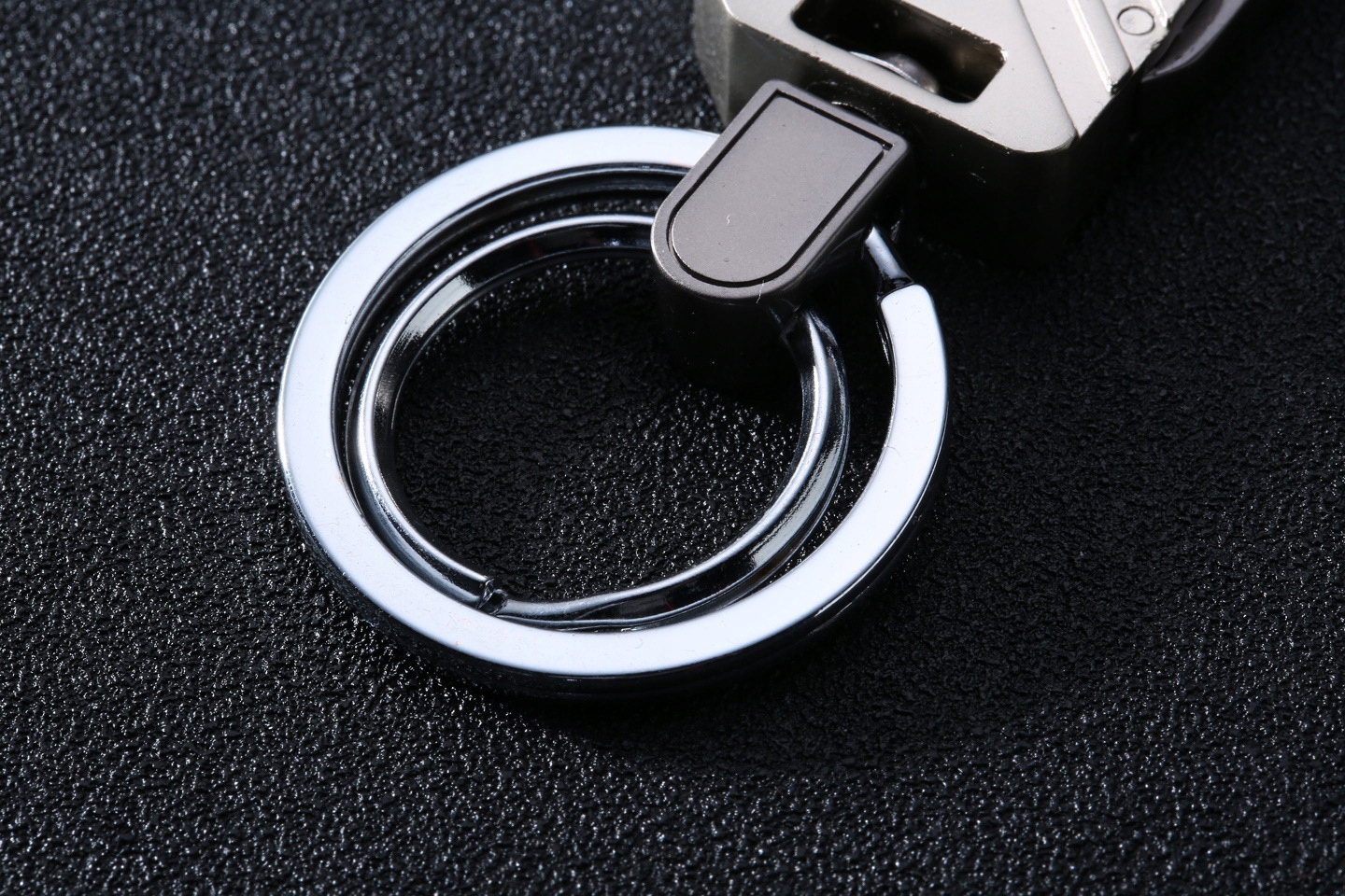 Brelok do kluczy męski elegancki na prezent design Marka Modeus