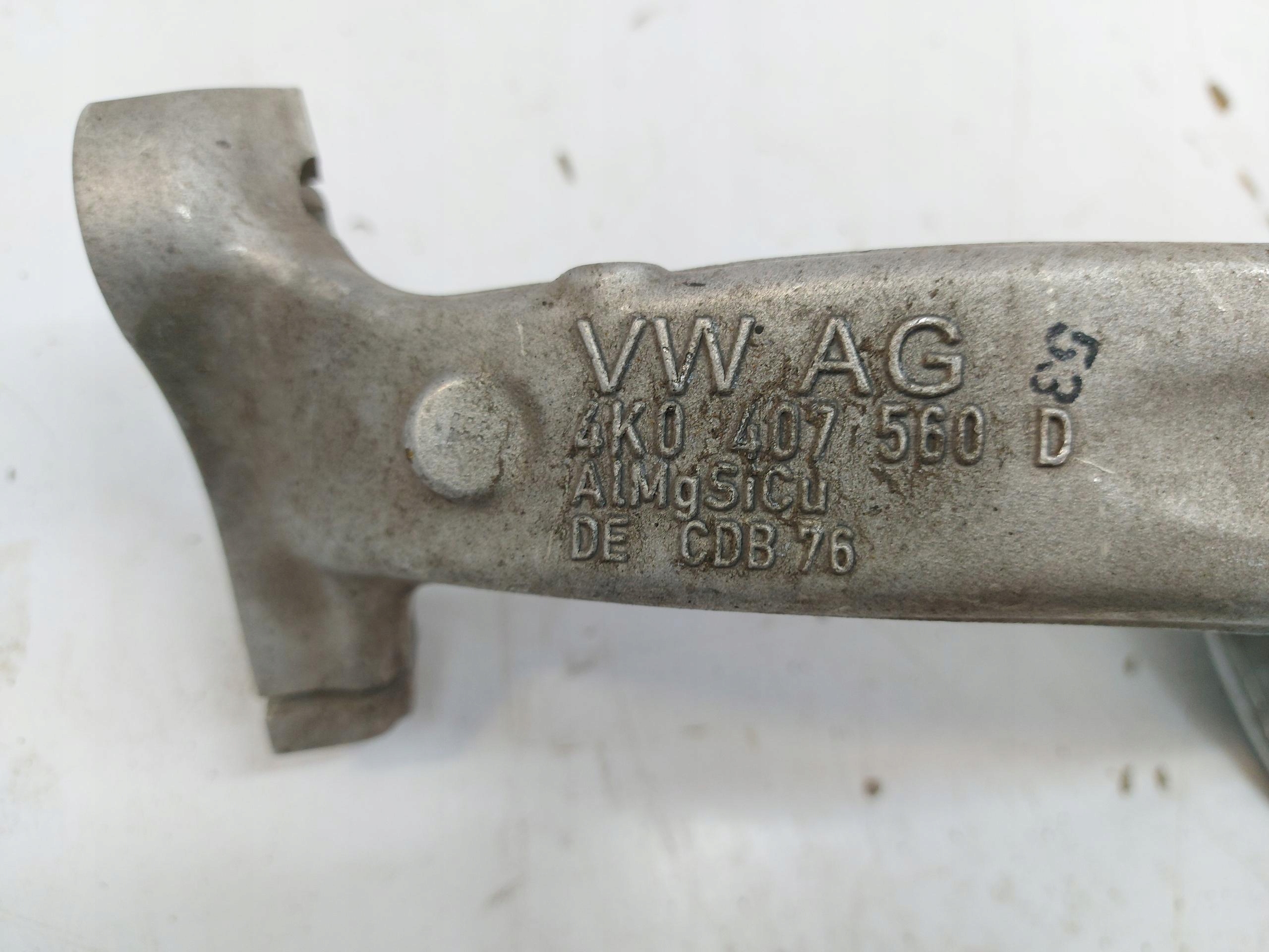 Audi A7 4K8 LIFT 45 TFSI otoč čepu pravá předek 4K0407560D