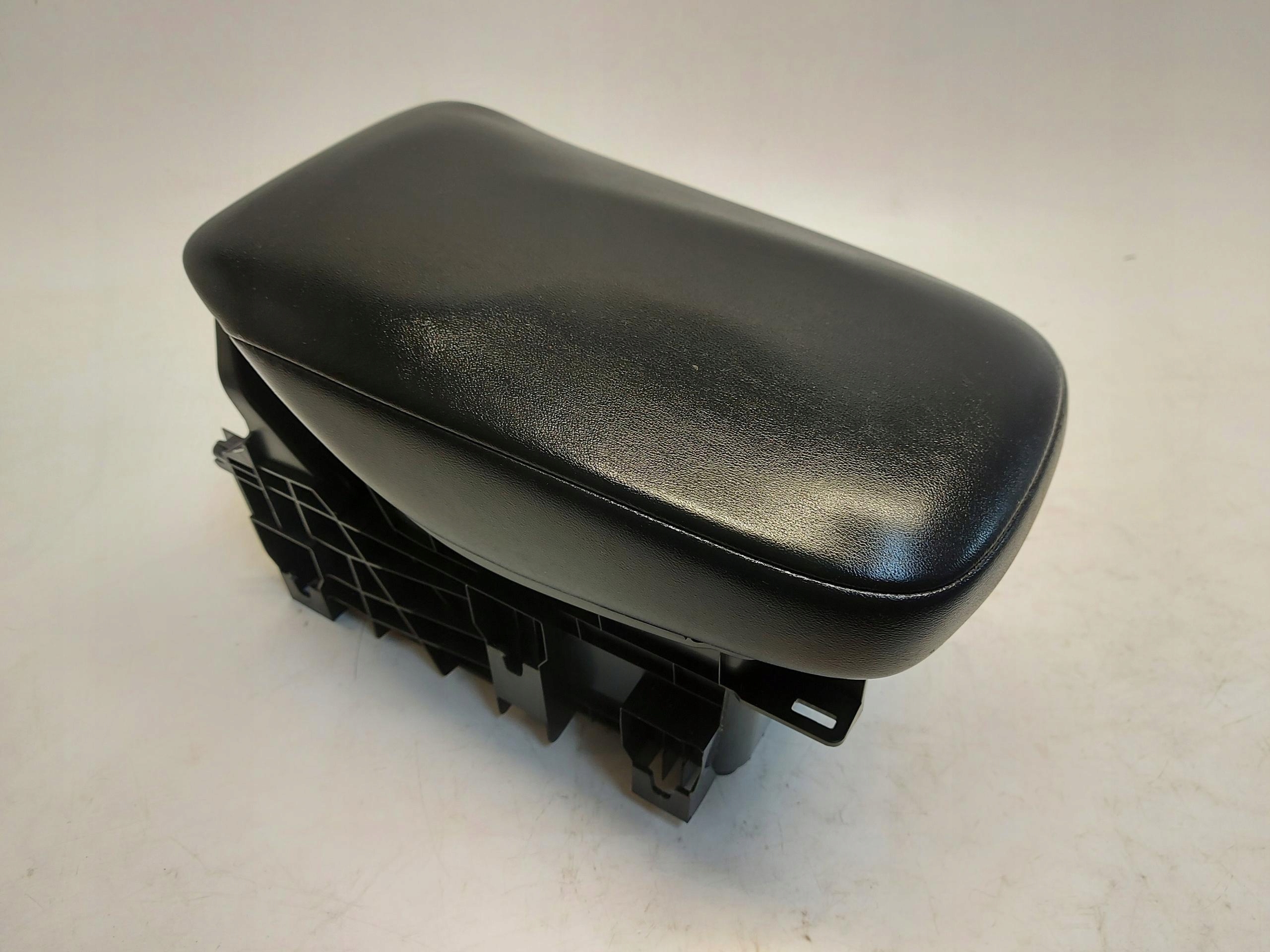 Honda HR-V III eHEV, 2022r. armrest