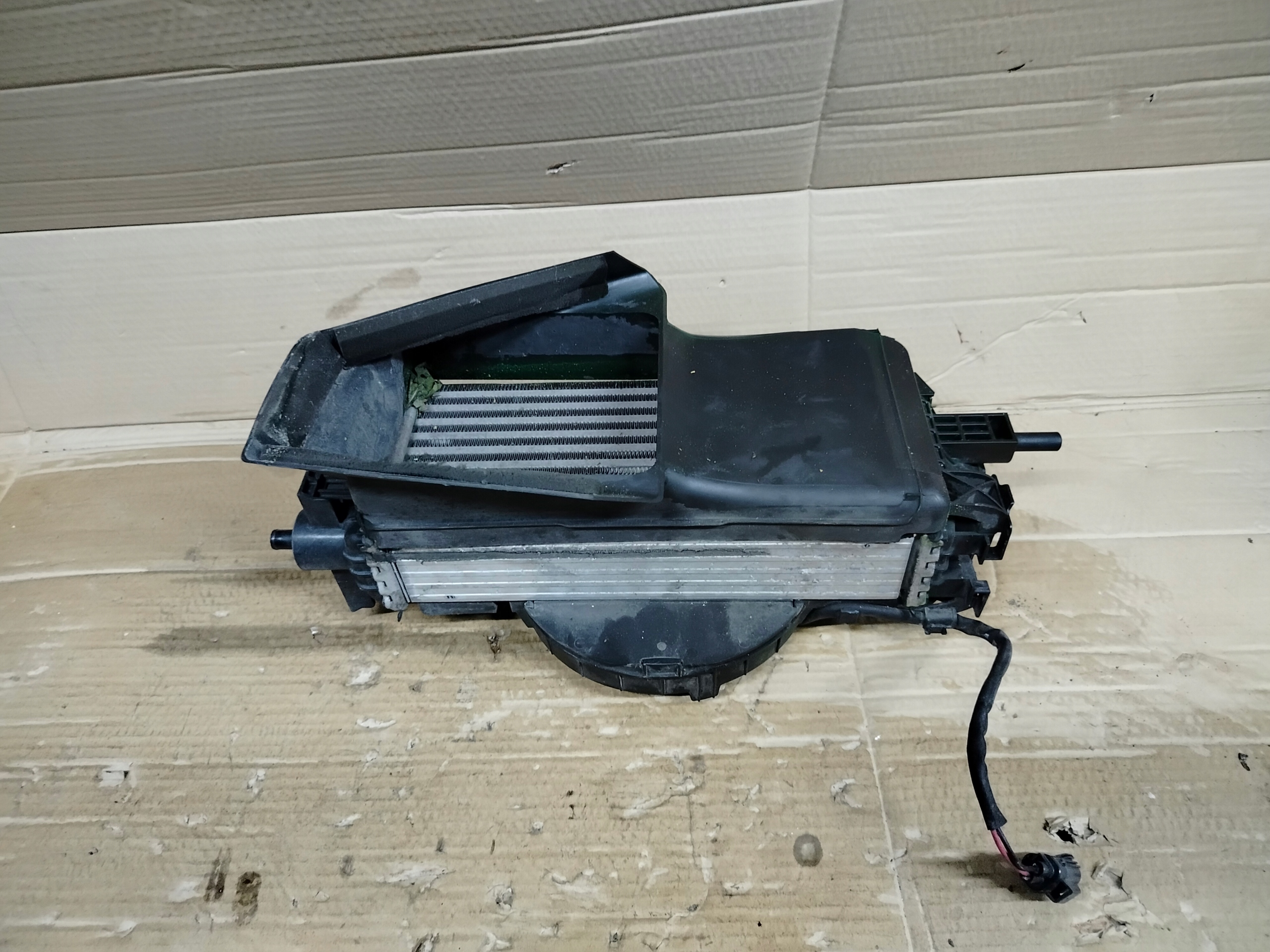 FOCUS MK3 1.0 intercooler CV61-9L440-VC chladič ventilátor BV61-8C607-SC