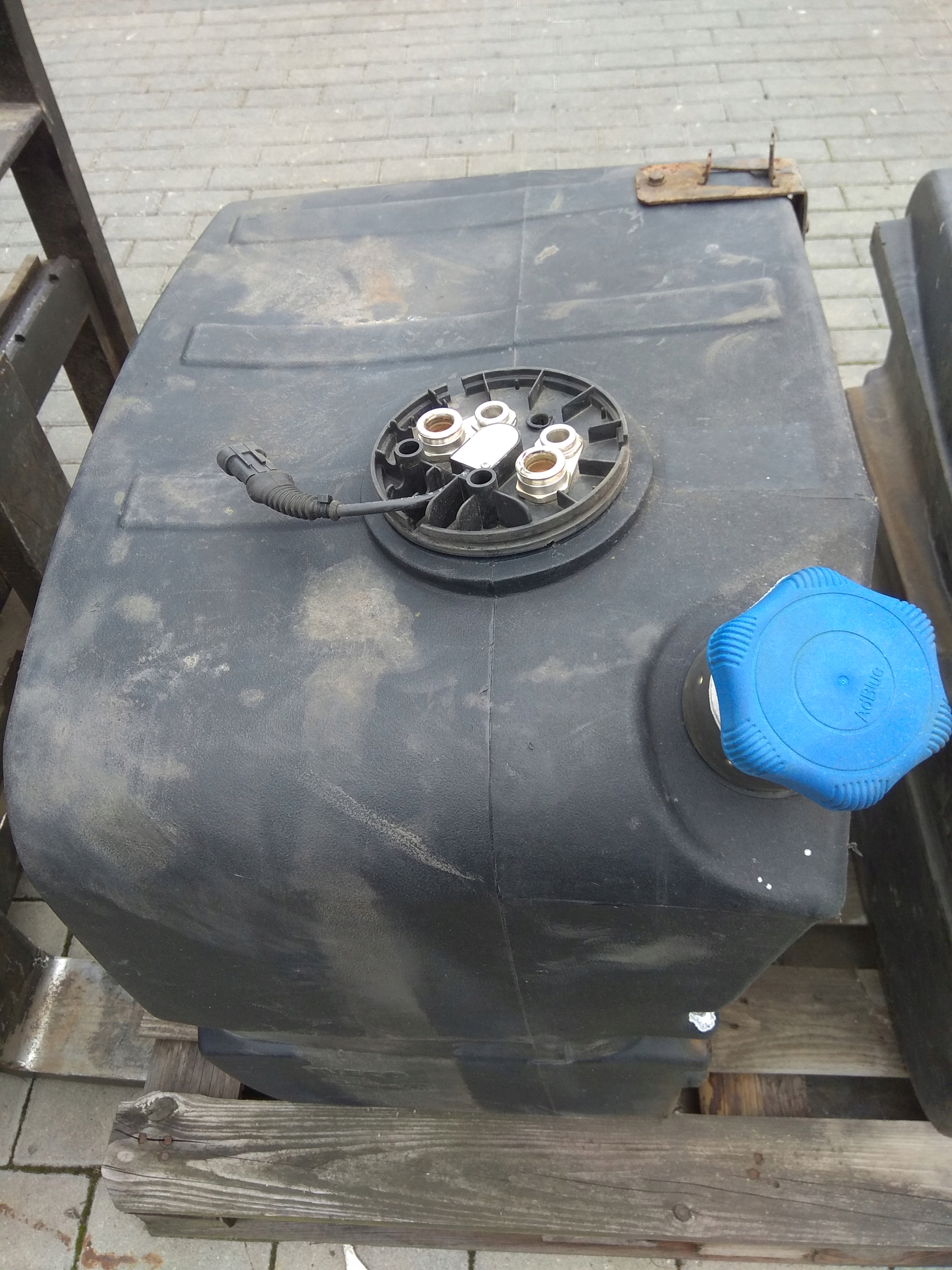 41297909 - Бак AdBlue Iveco Stralis E5