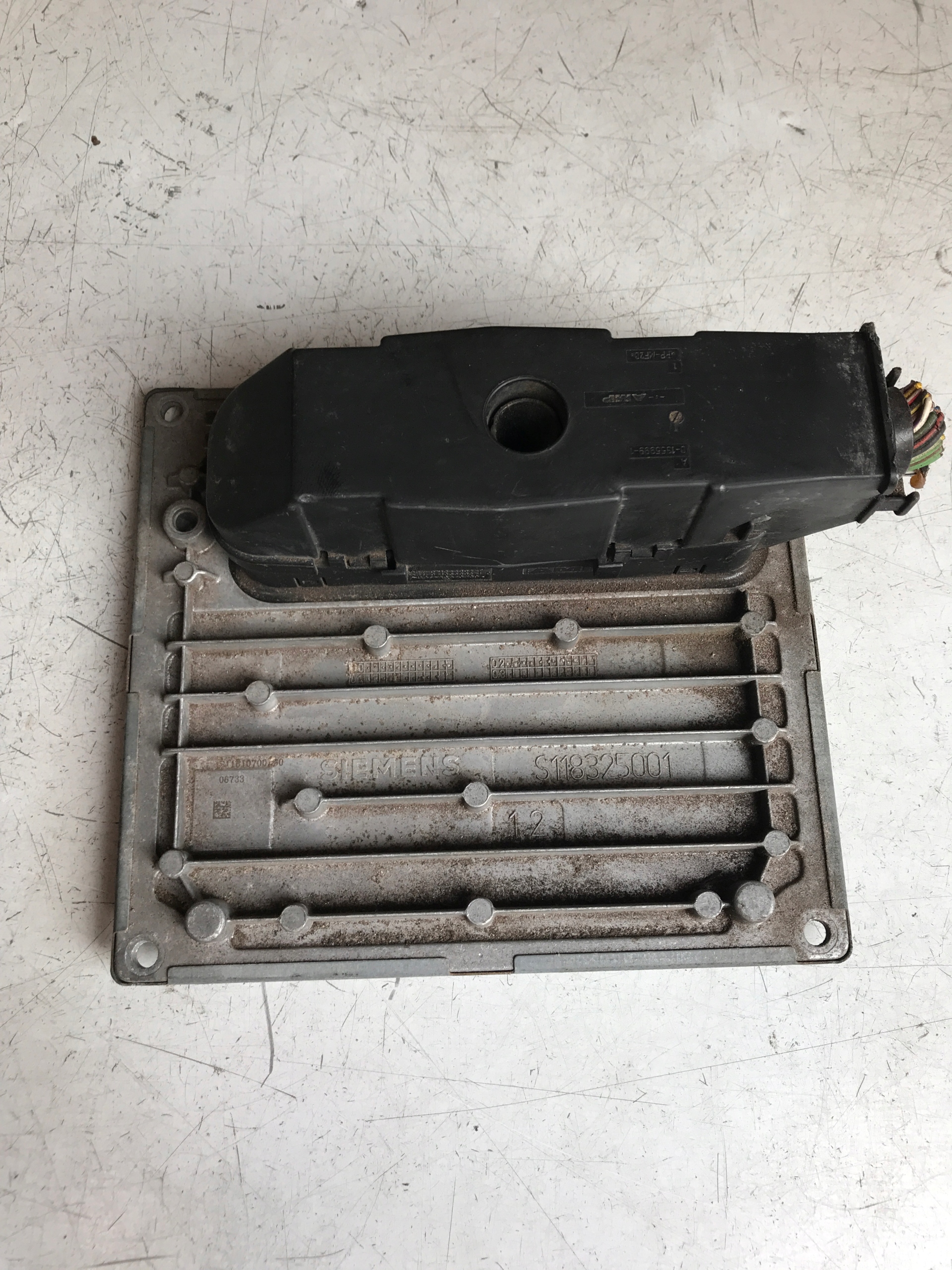 ordinateur unité de commande électronique uce moteur FORD 2S6A-12A650-YD