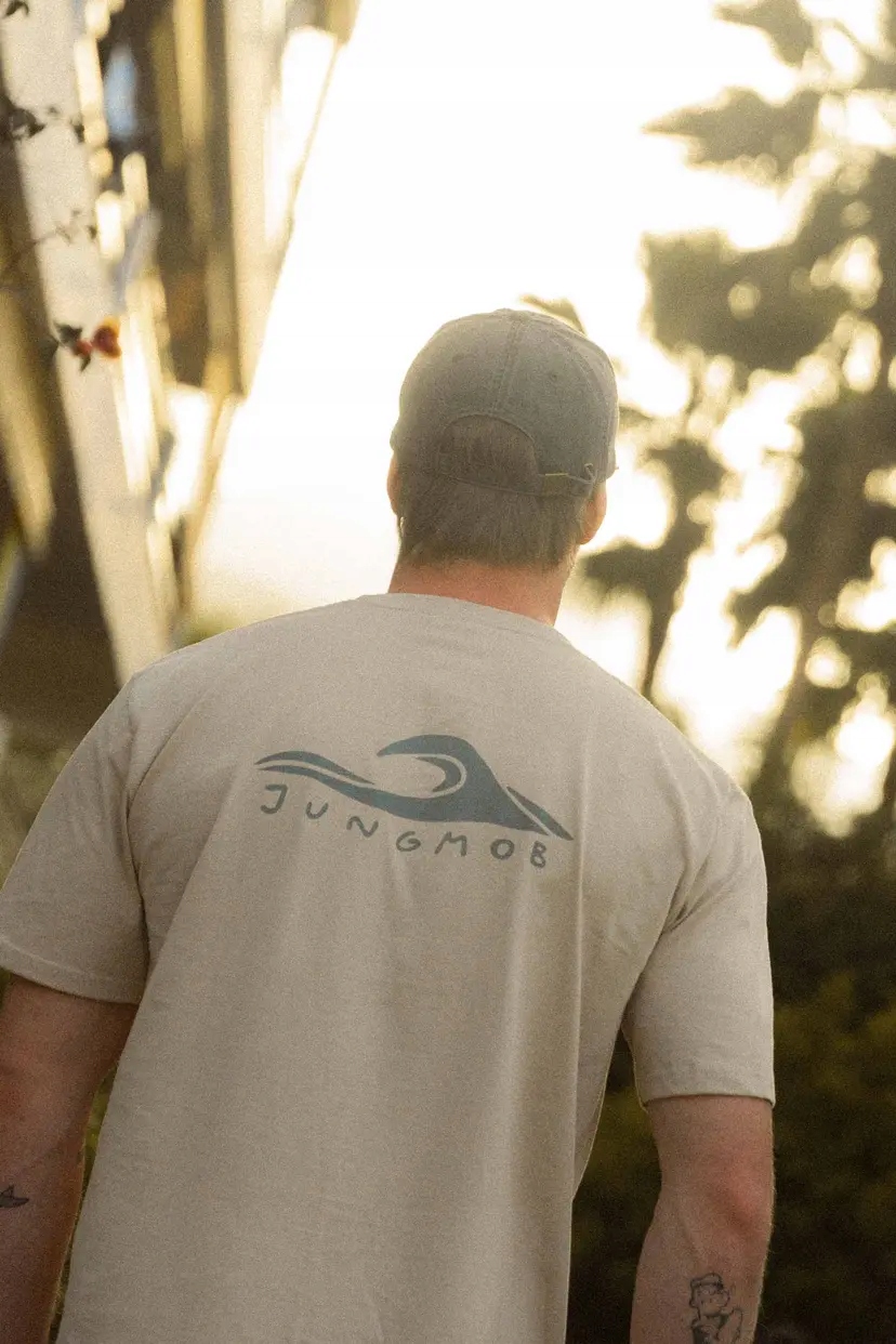 Jungmob 2025 vlnité béžové Tričko M