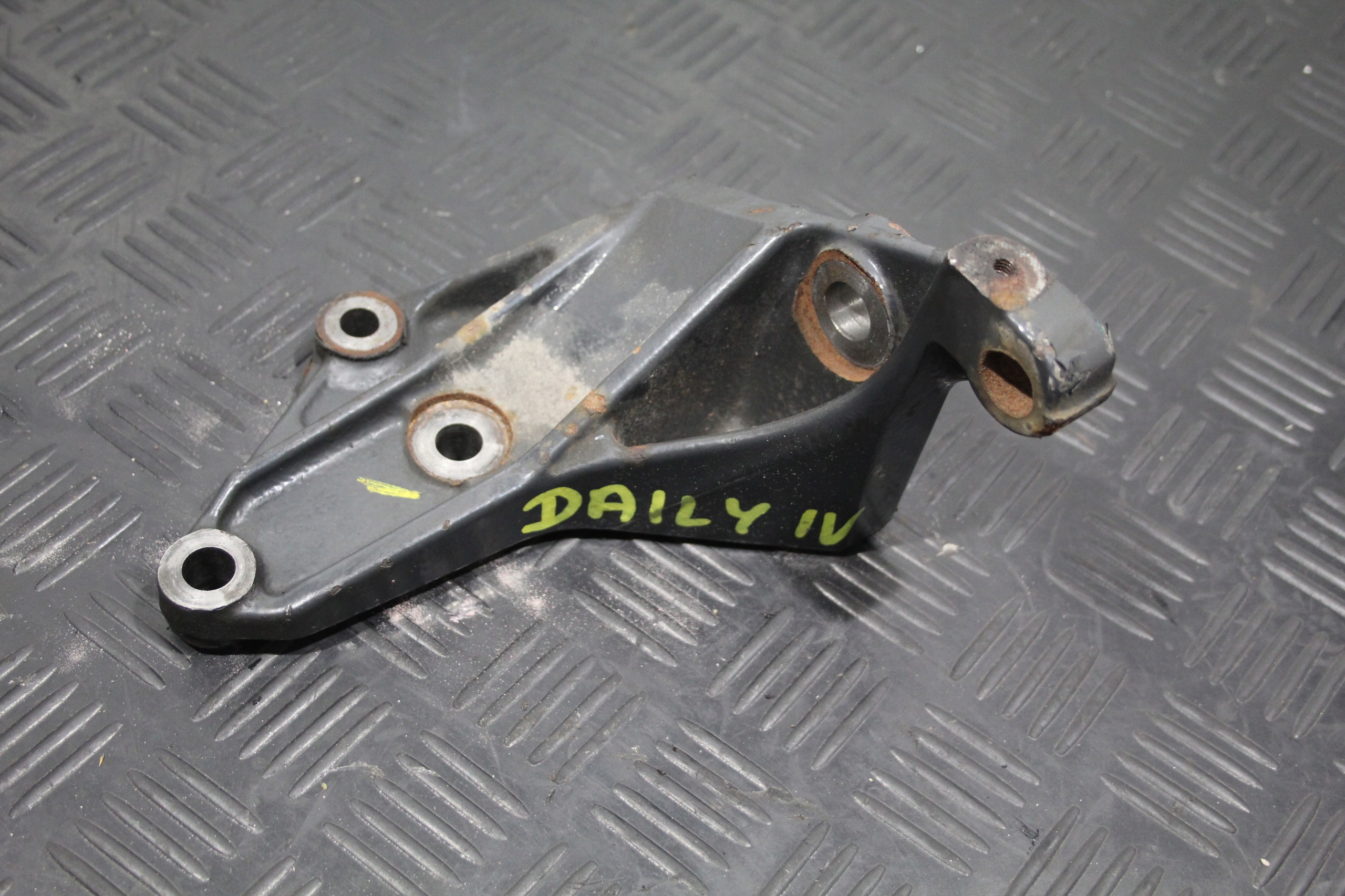 holder holder engine mount IVECO DAILY IV 4 5801260395