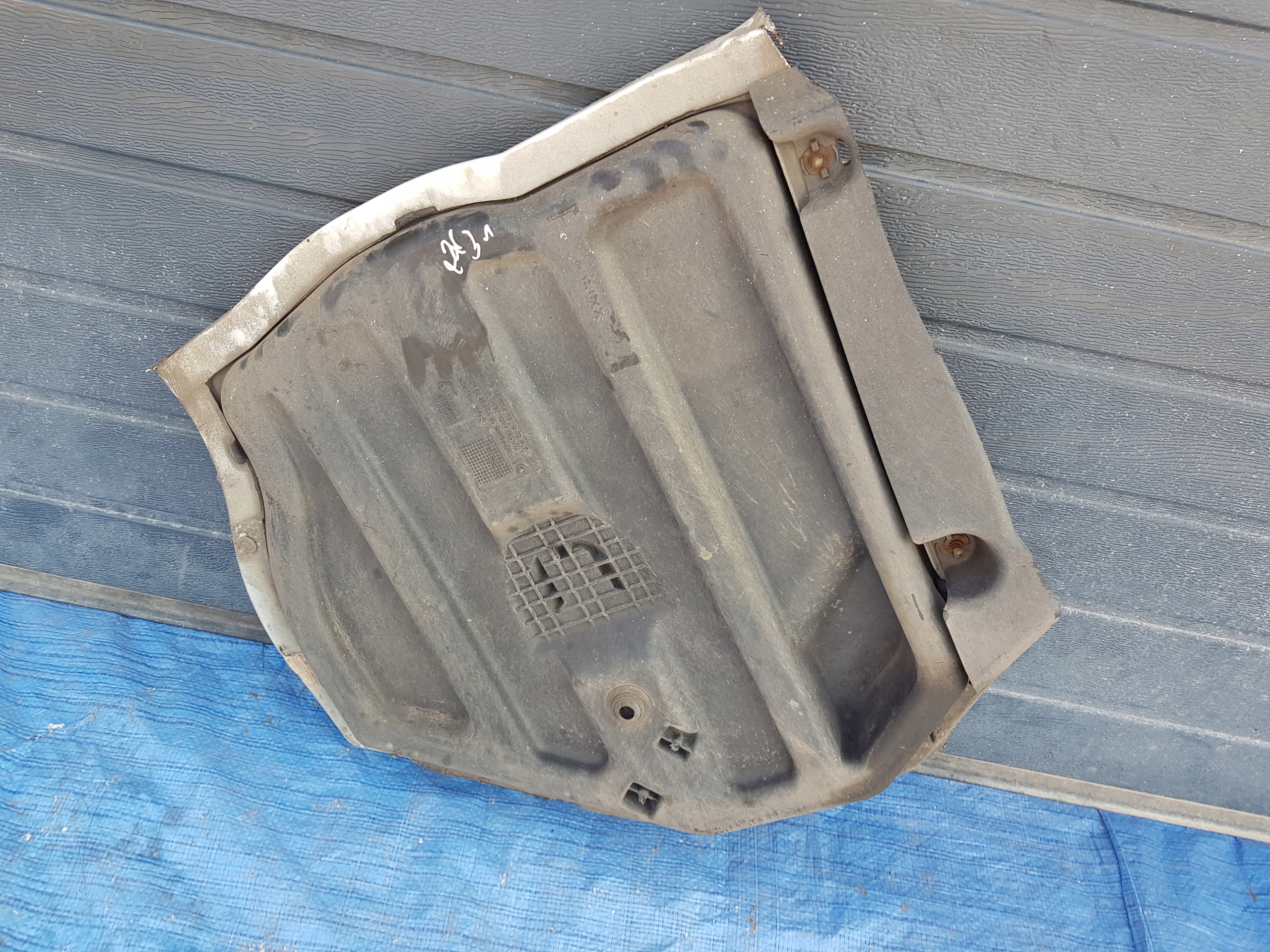 MERCEDES W207 W204 sump floor boot 2046100575