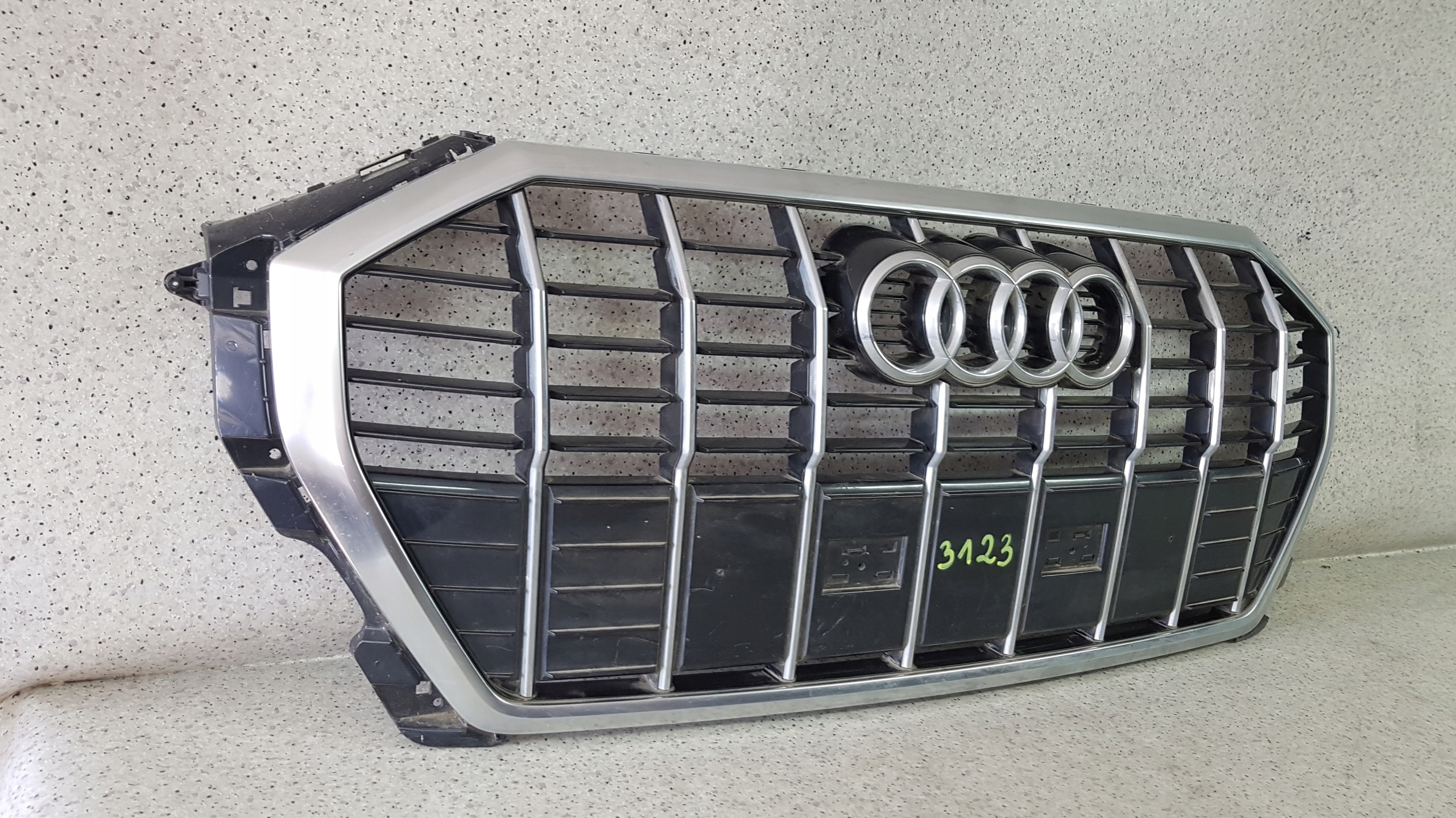 AUDI Q3 Q 3 A83 S LINE Grill Grill 3123