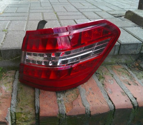 MERCEDES E KLASA W212 KOMBI LAMPA PRAWA TYLNA DEPO 08-440-1977R-B