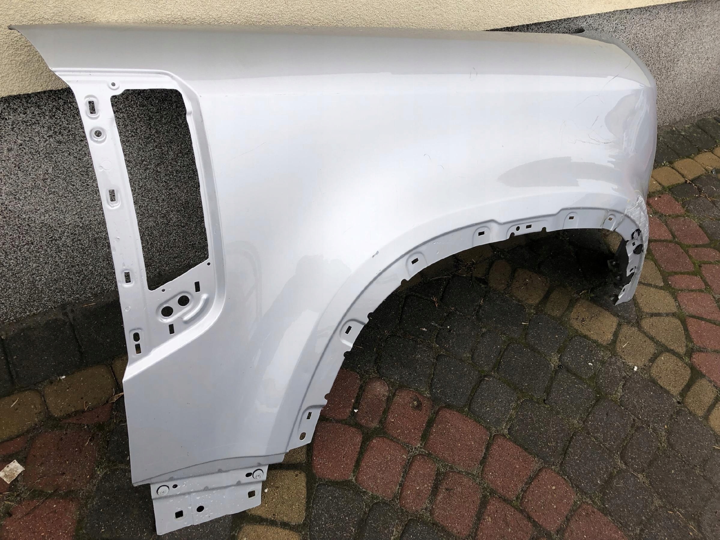 Błotnik prawy przód Defender Land rover 2020- Producent części Land Rover OE