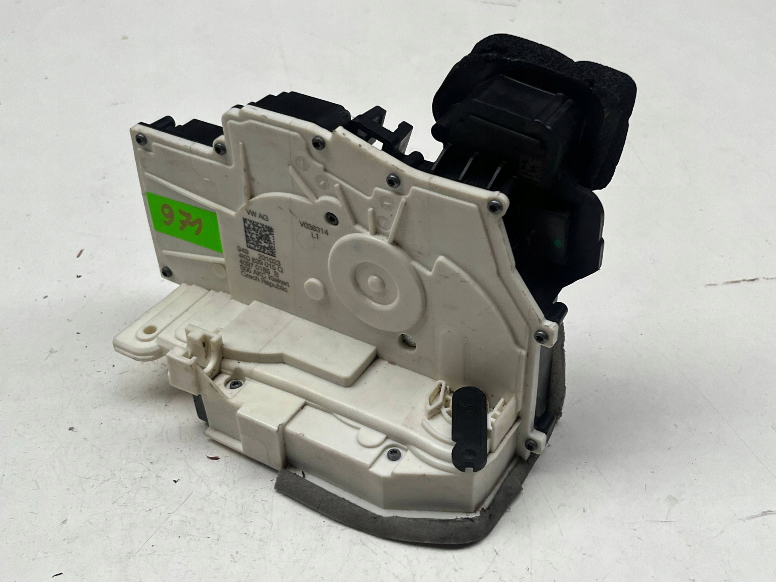 AUDI A6 A7 Q8 lock door left rear part 4K0839015Q @M
