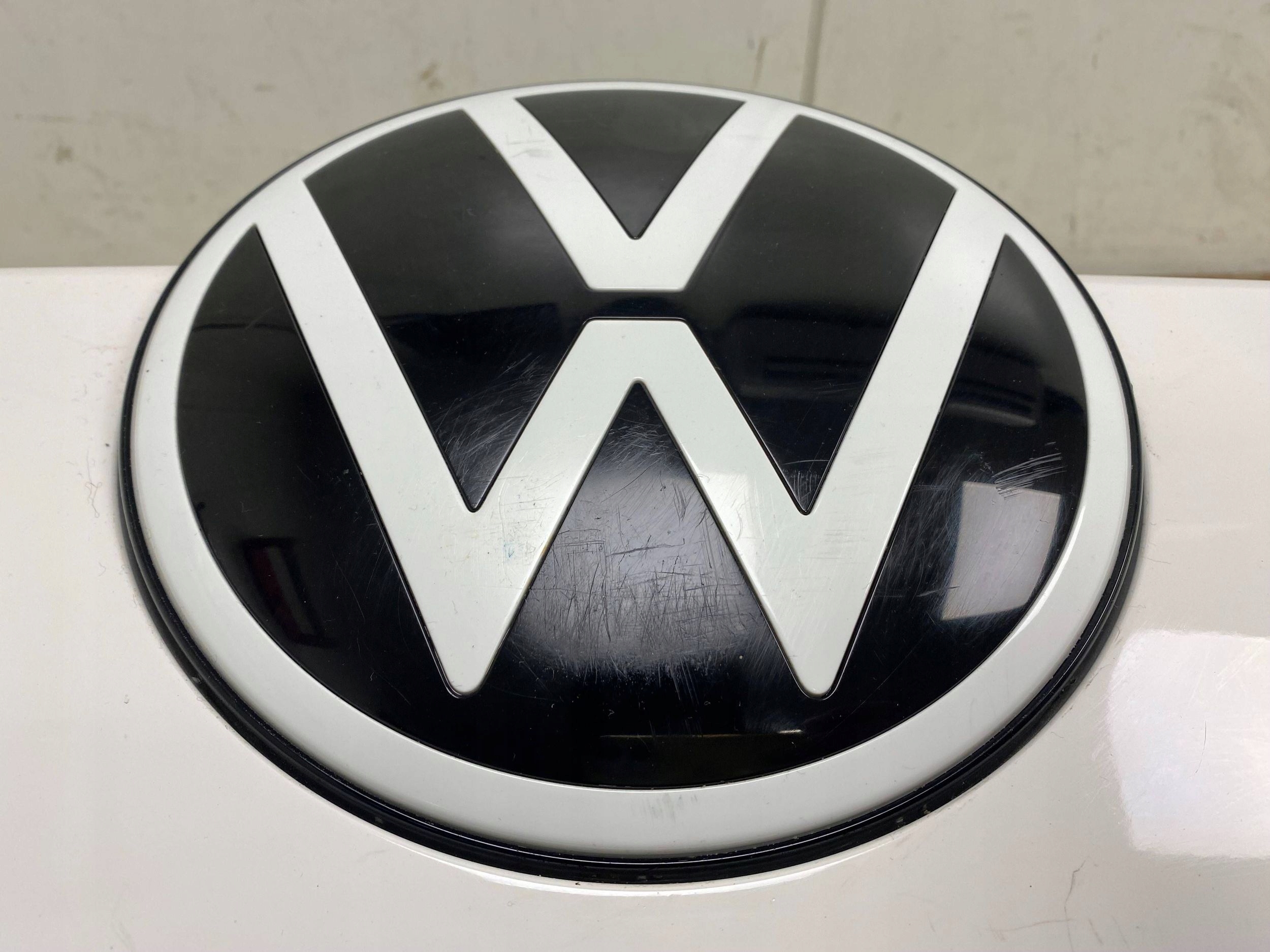 VW ID BUZZ grill bonnet cover front EMBLEMAT BIALY LB9A 1T3823029A