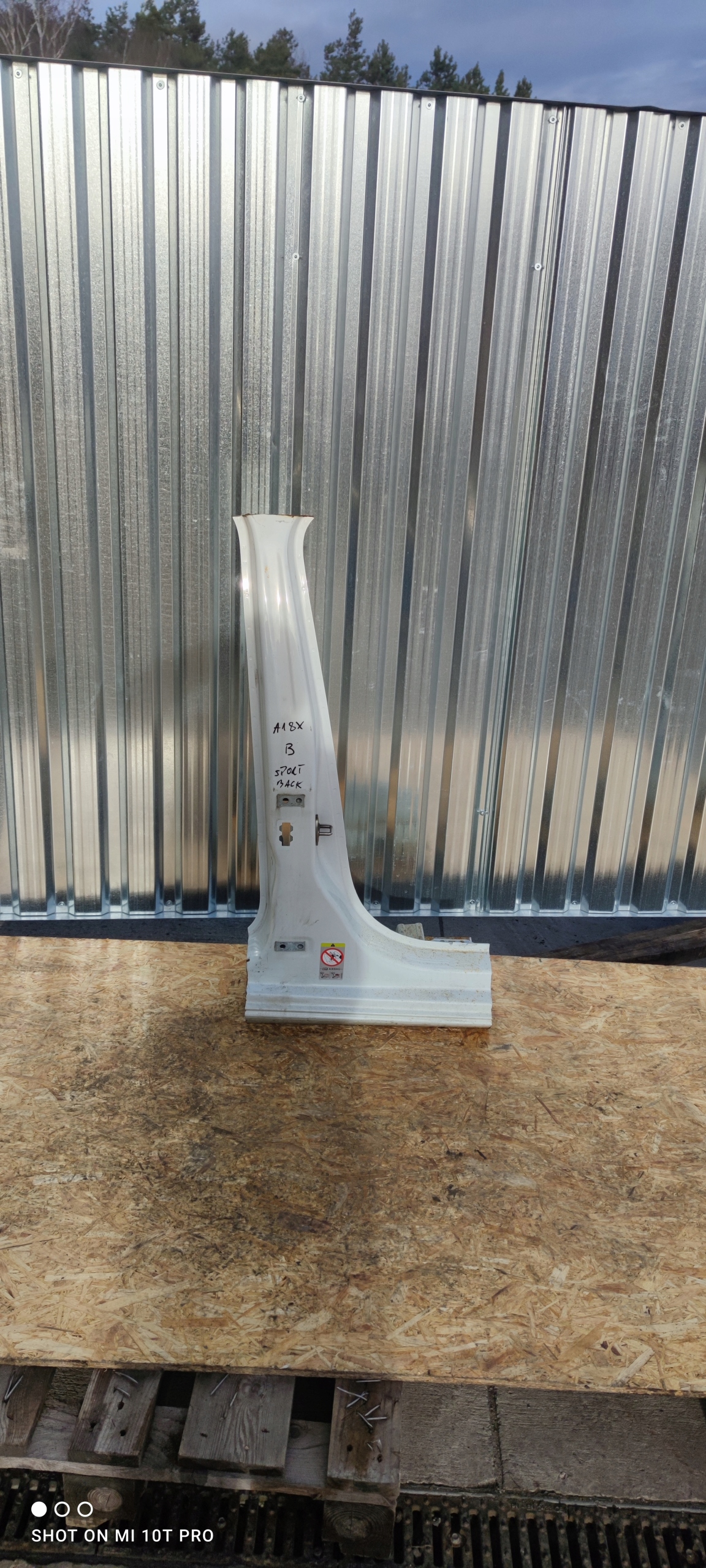 СТІЙКА ПОРІГ БІК ПРАВА СТОРОНА AUDI A1x SPORTBACK