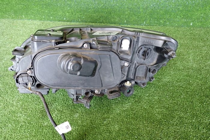 VOLVO V60 S60 XENON LIFT 13- reflektor right light right