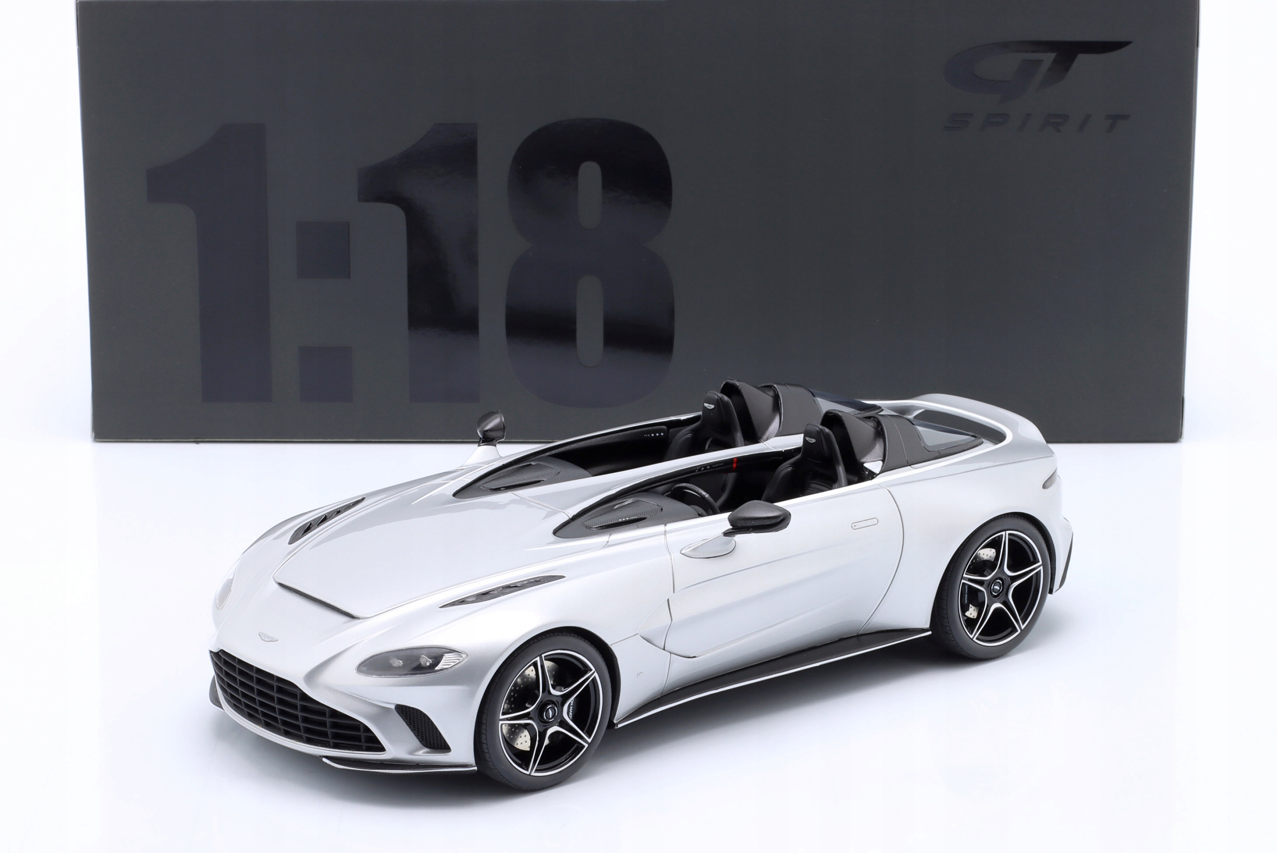 Gt Spirit Aston Martin V12 Speedster 2020 Skyfall Silver LE1/1500 1:18