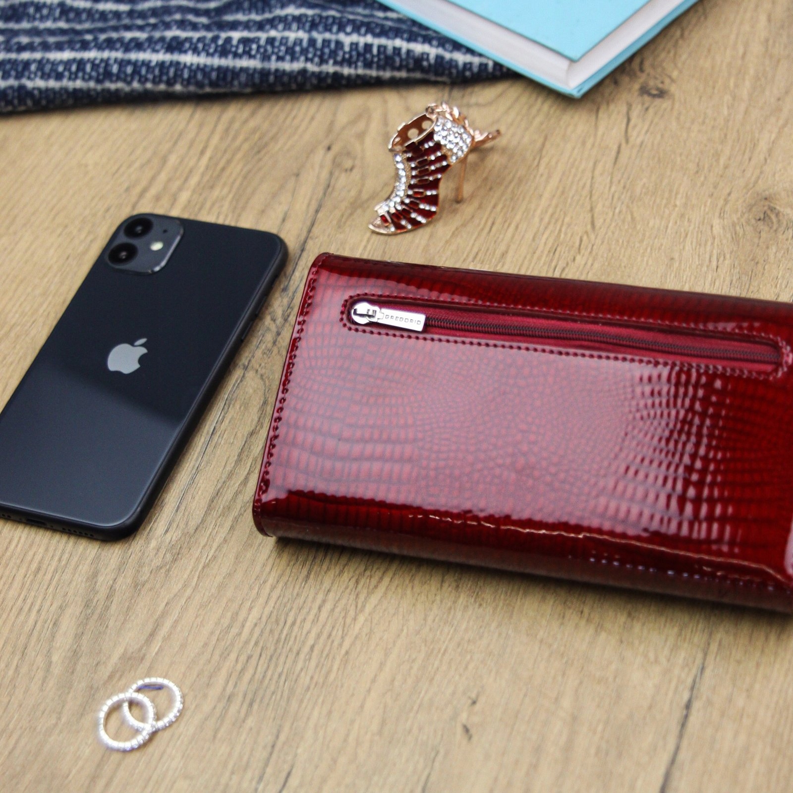 LAKIEROWANY DAMSKI PORTFEL ZATRZASK+BIGIEL SKÓRA Rodzaj portfel