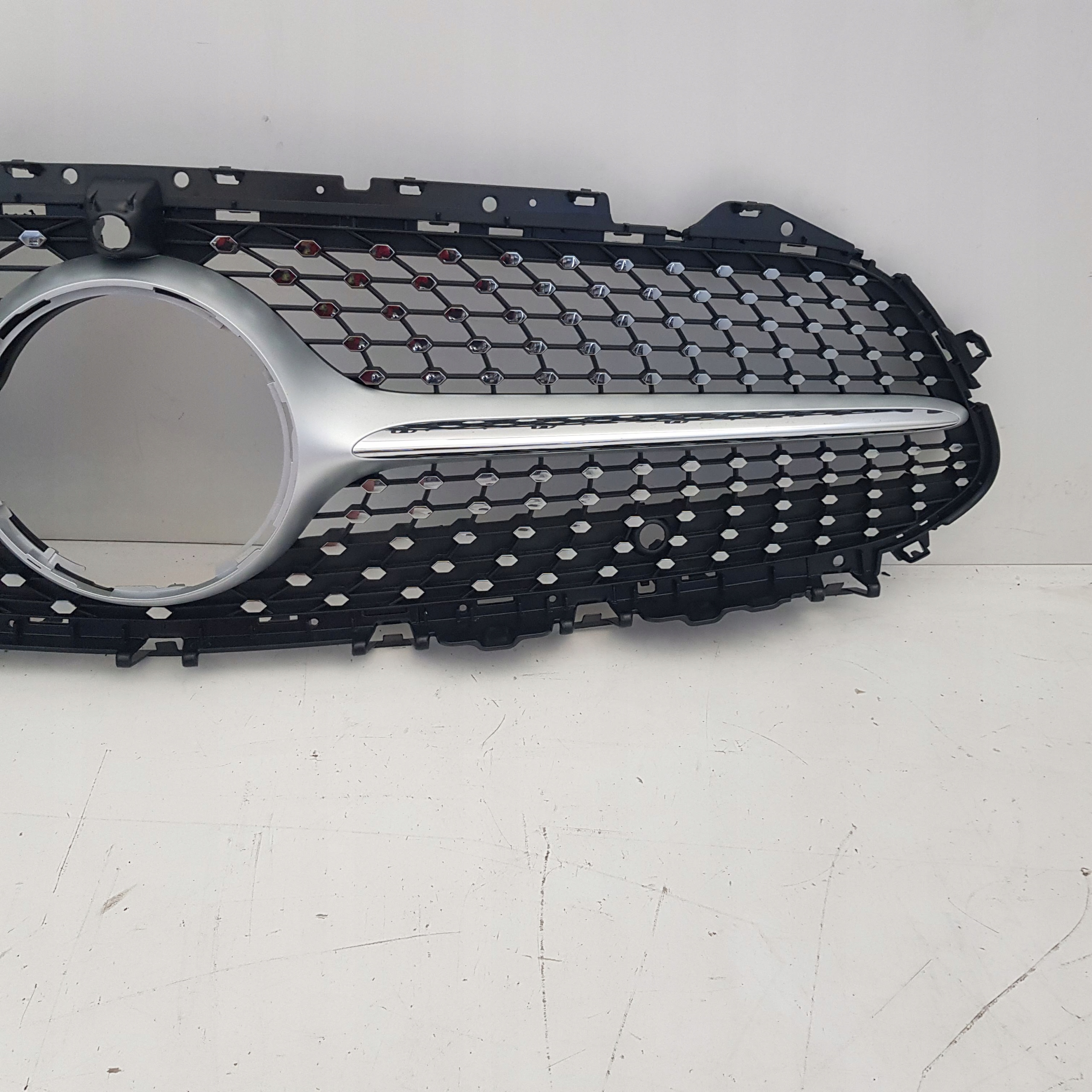 MERCEDES CLS 257 ATRAPA GRIL DIAMOND NOWY ORYGINAŁ Typ samochodu Samochody osobowe