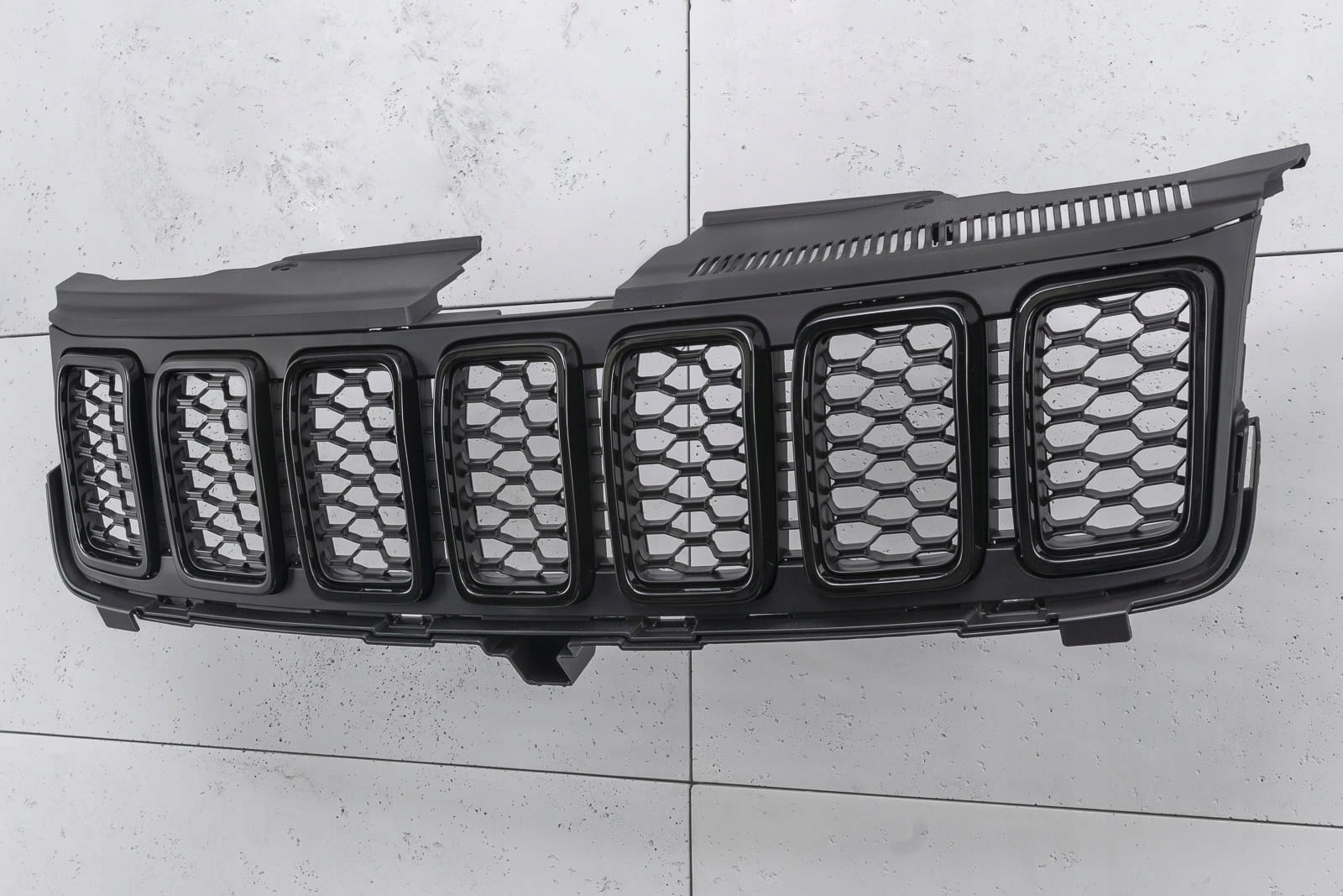 JEEP GRAND CHEROKEE IV WK2 17-21 GRILL 68258419AC Strona zabudowy przód