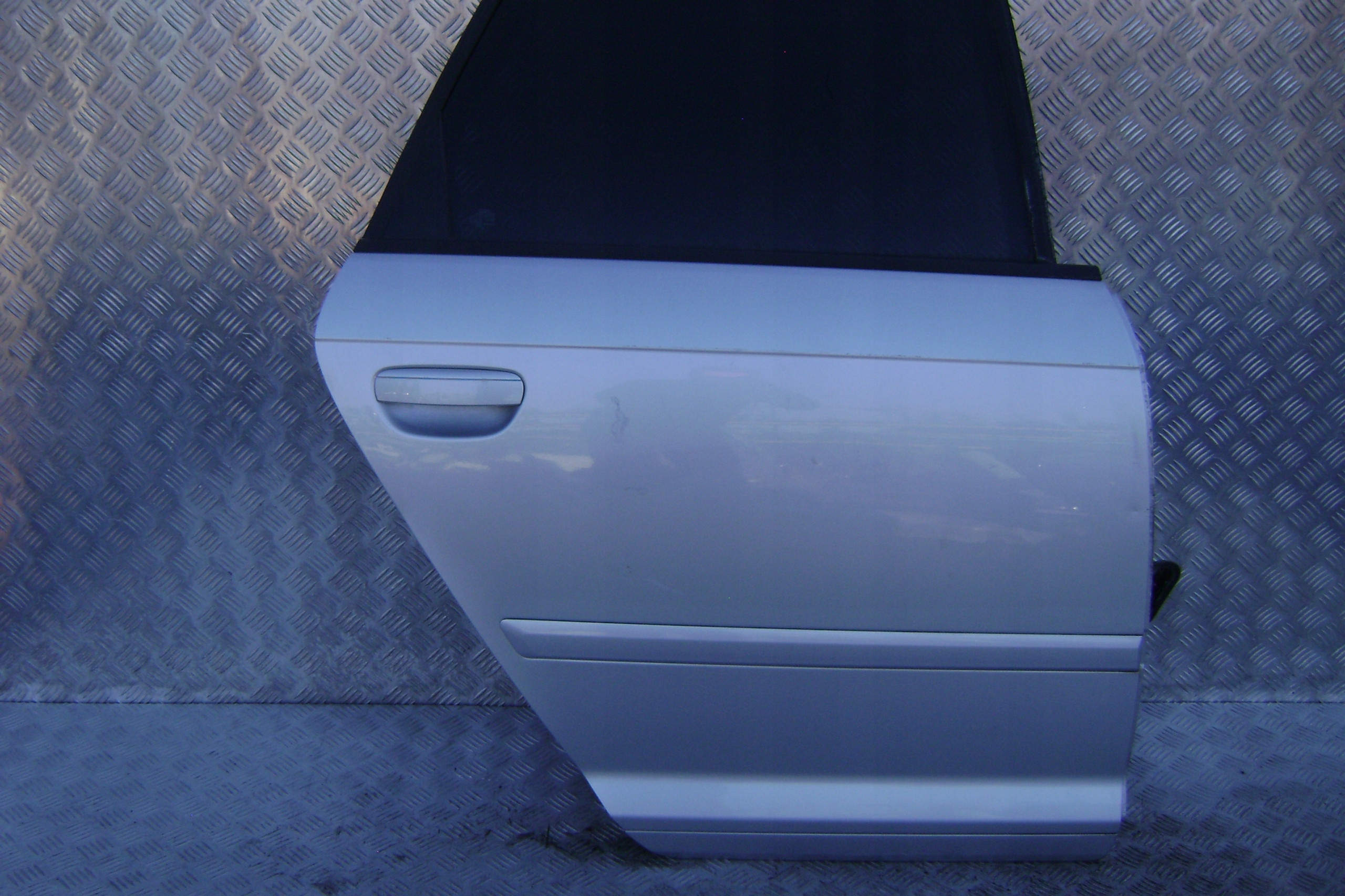 AUDI A3p - ДВЕРІ ЗАДНЄ ПРАВЕ