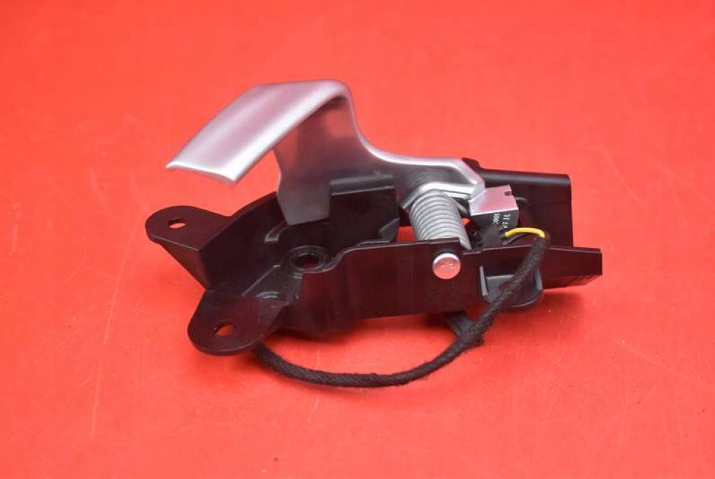 handle inner left front 1008436-00-E TESLA MODEL S LIFT 16-21