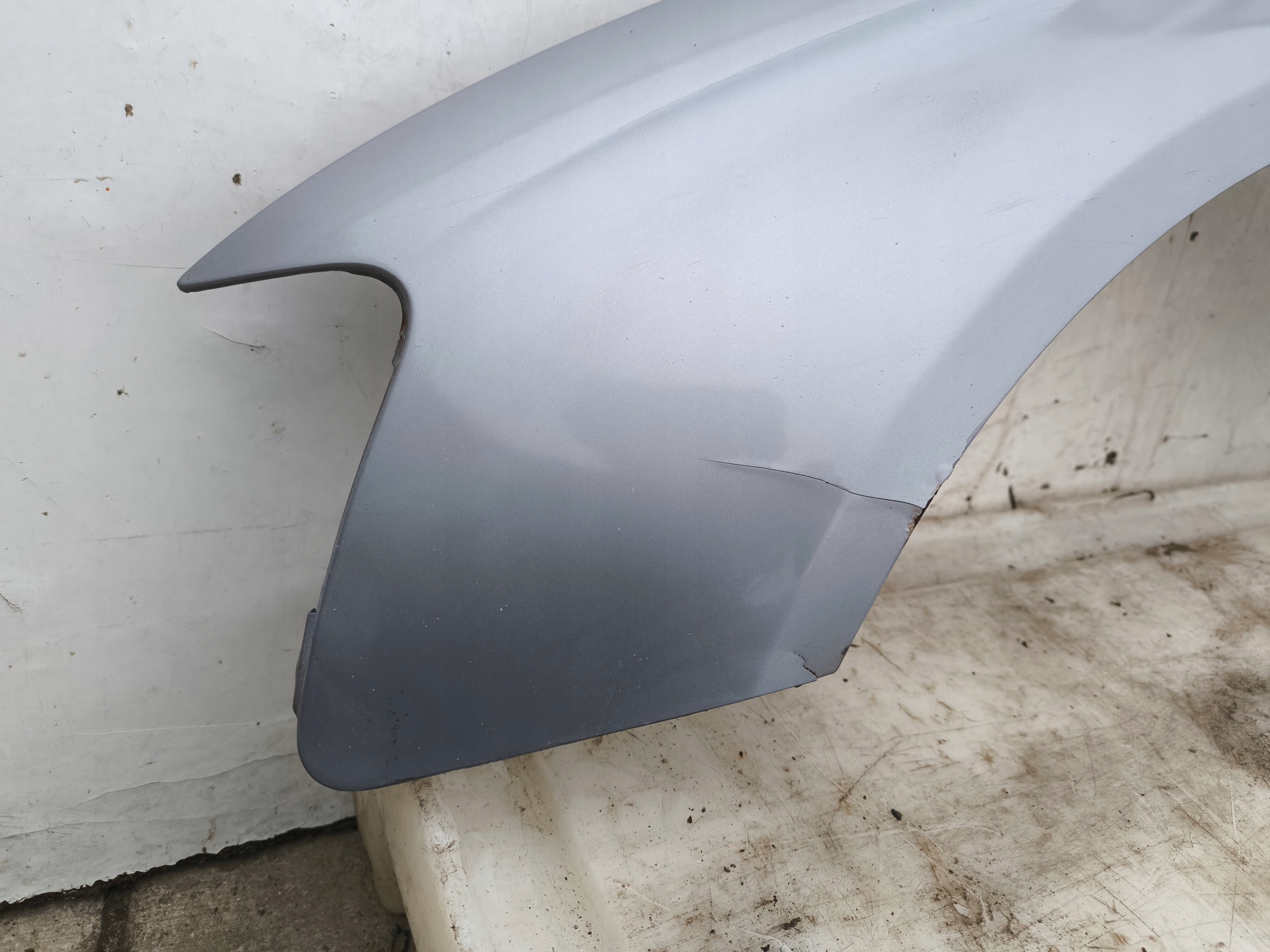 fender left front AUDI A4 B8 2008-2011 LX7V