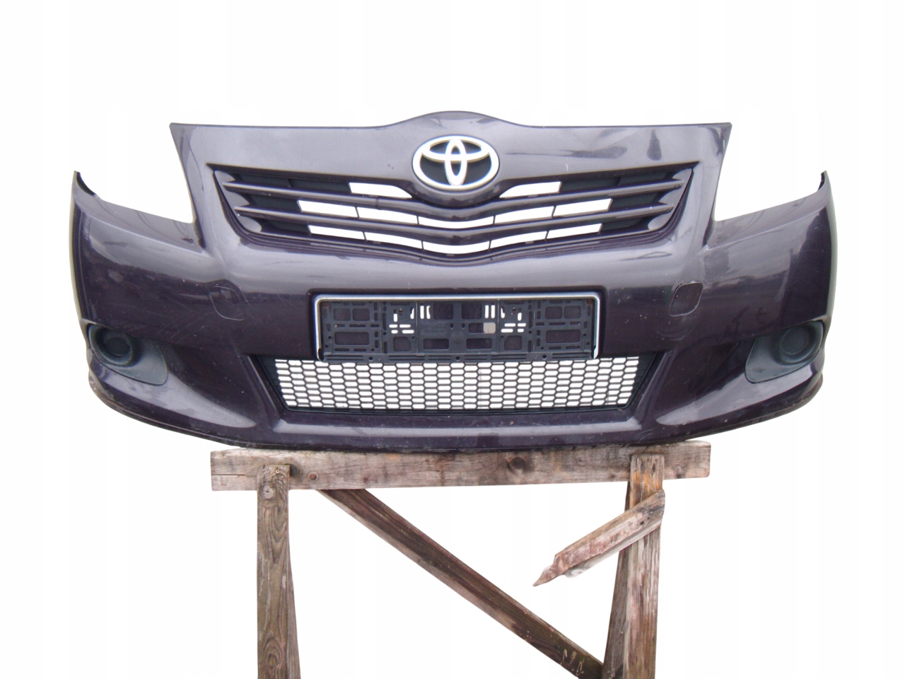 TOYOTA VERSO 09- ZDERZAK PRZÓD 9AK