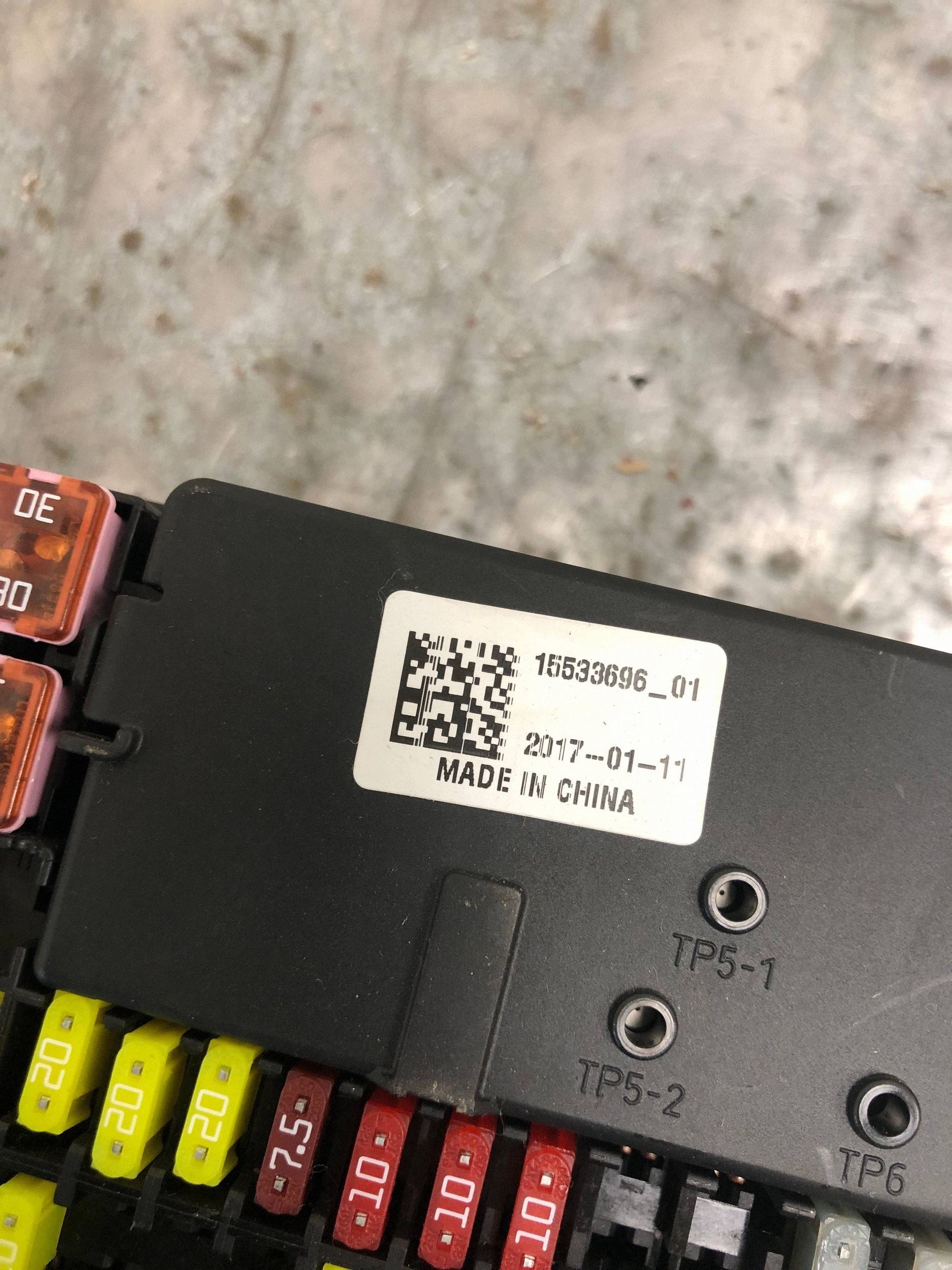 fuse box OPEL ASTRA K 15533696
